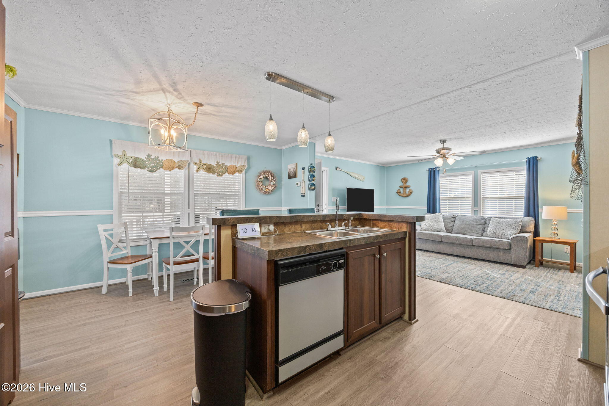 100554450 | Photo 18