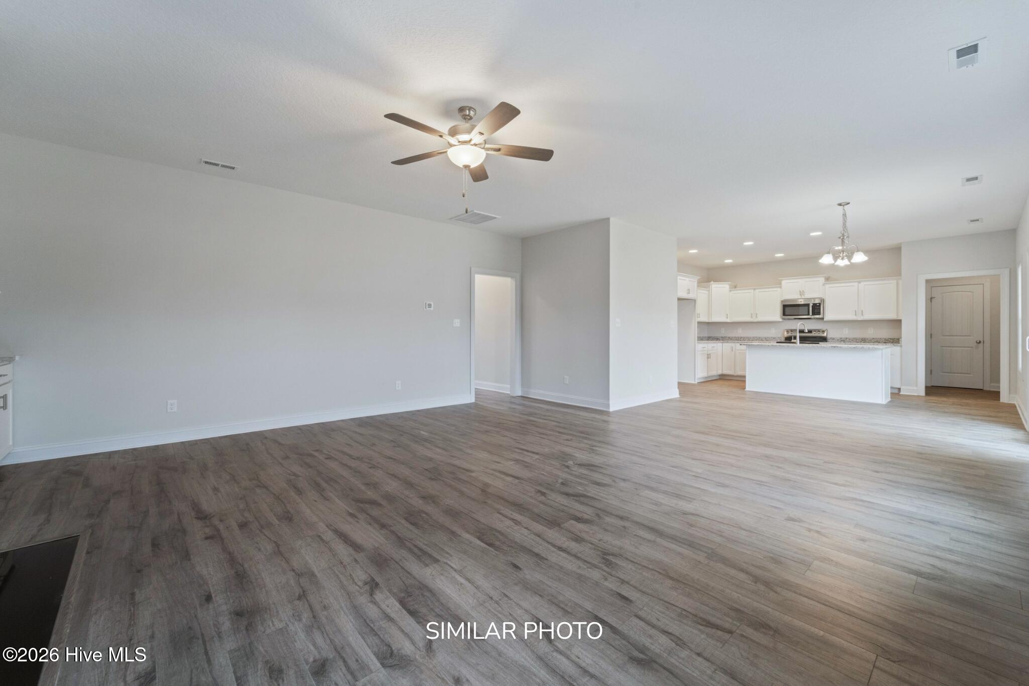 100563088 | Photo 10