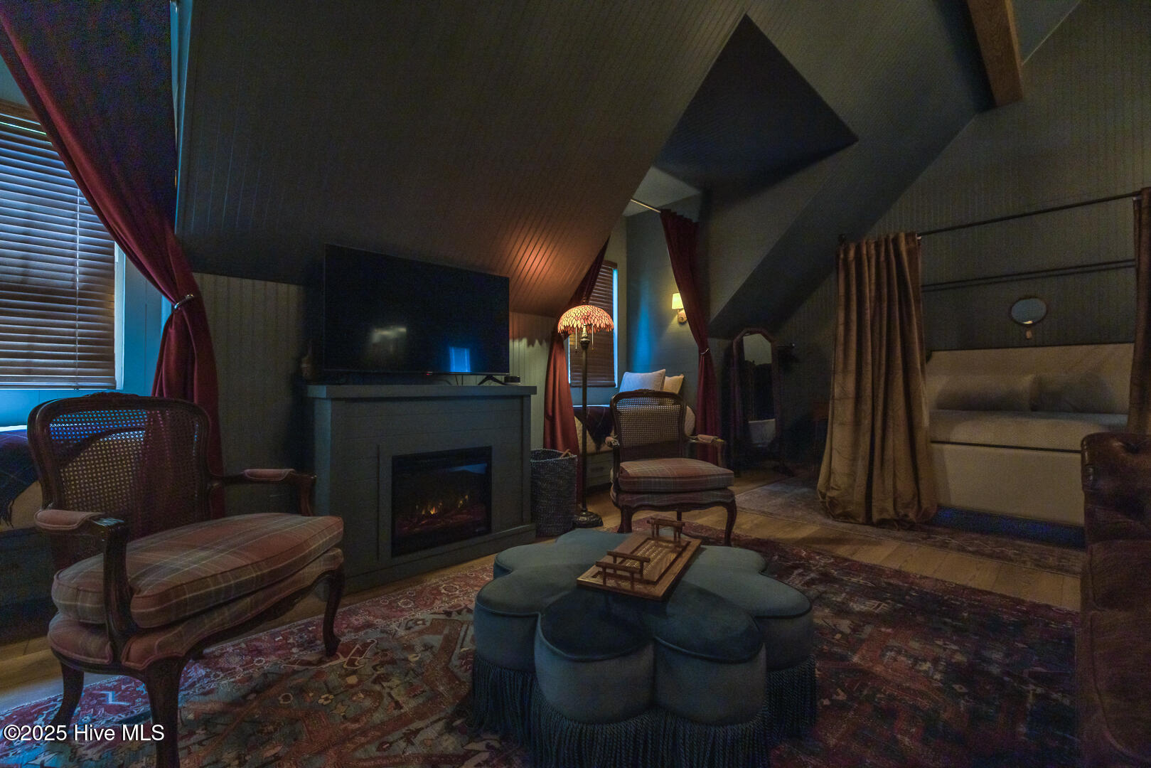 100541868 | Photo 11