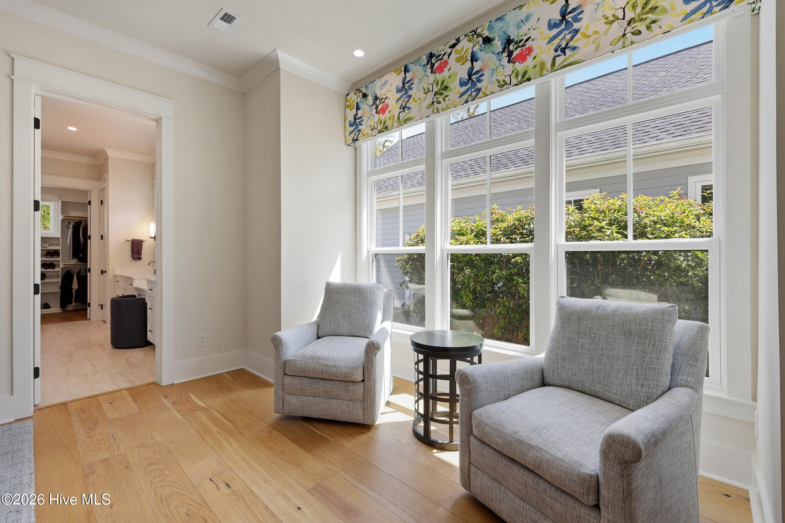 100566937 | Photo 33