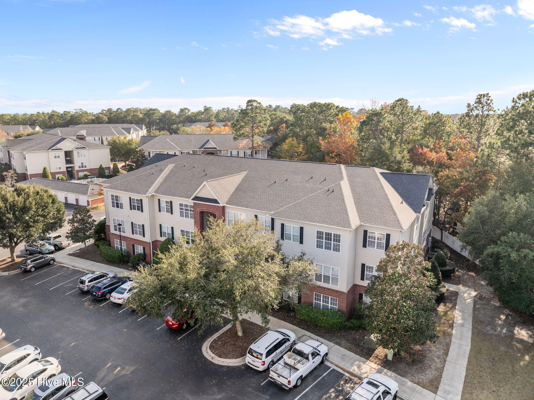 100521738 | Photo 32