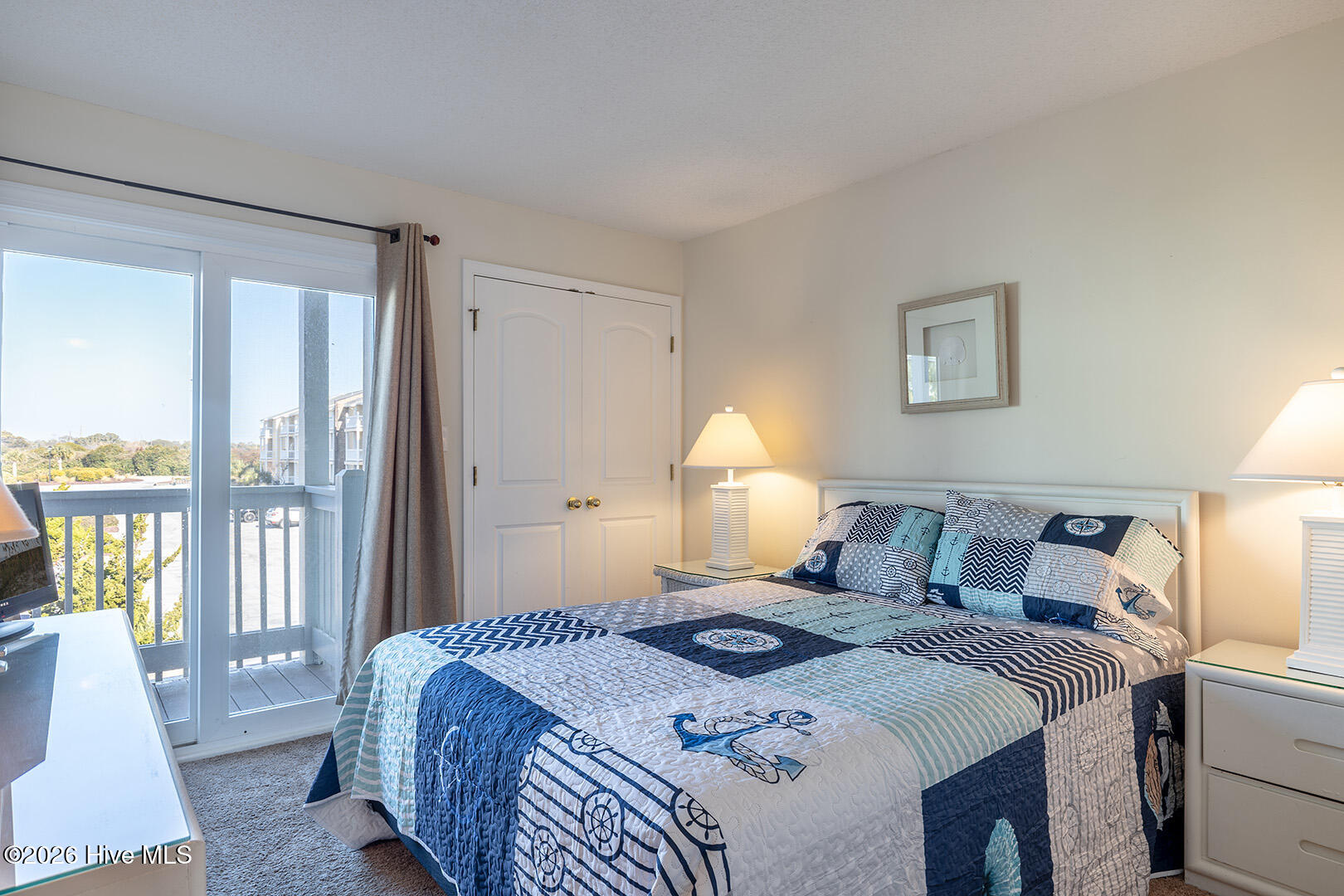 100563170 | Photo 16