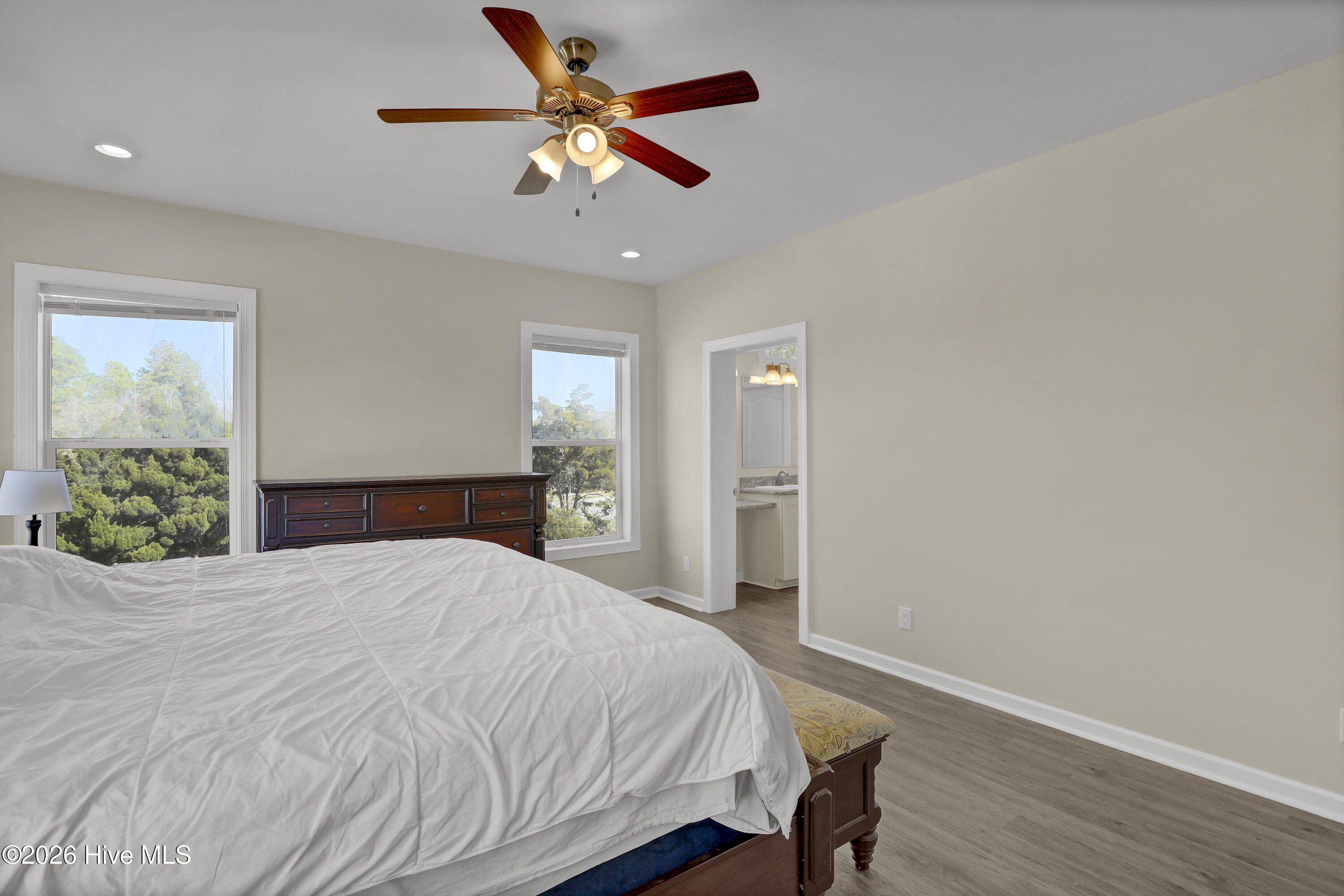 100562204 | Photo 18