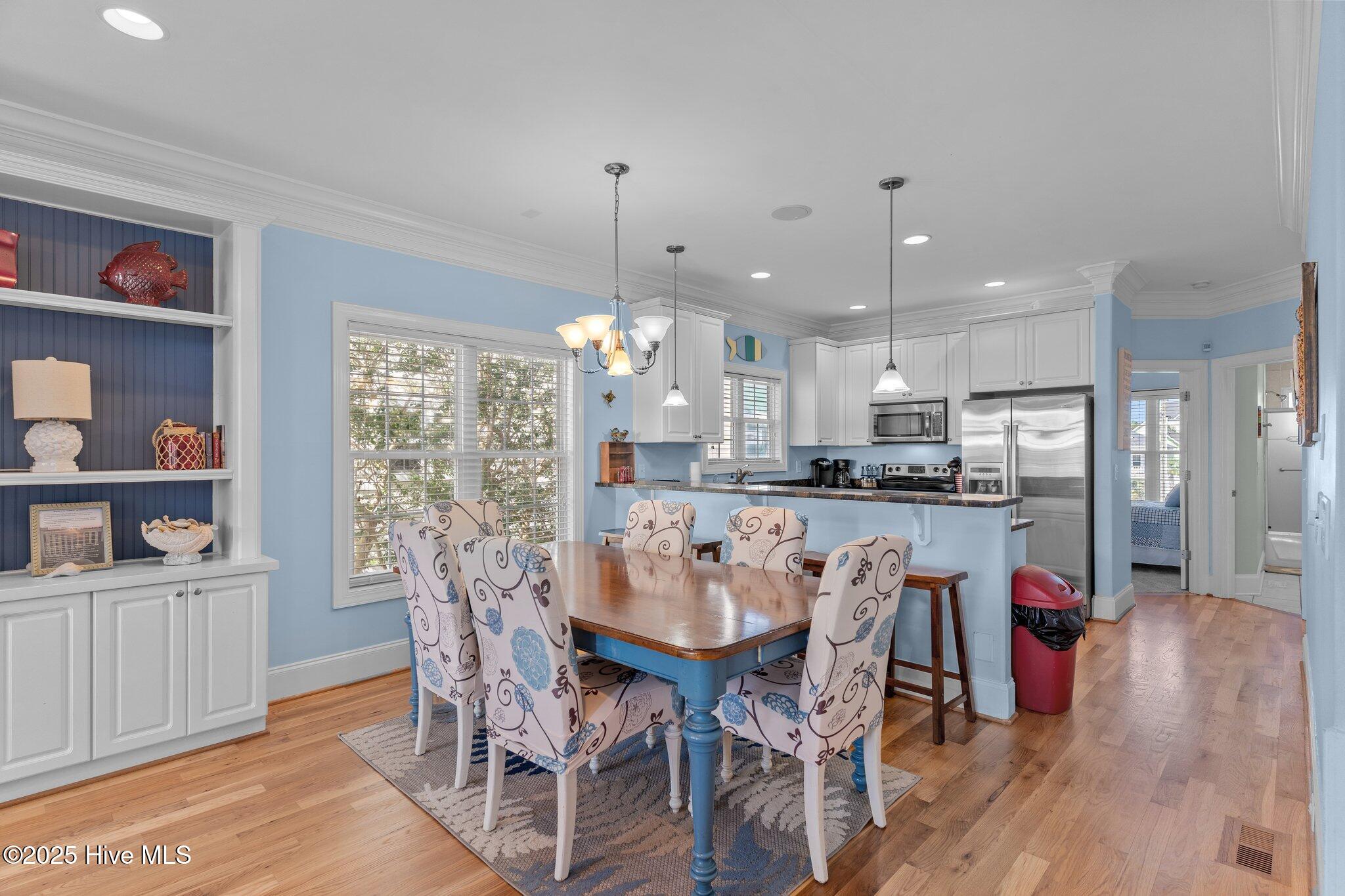 100547030 | Photo 45