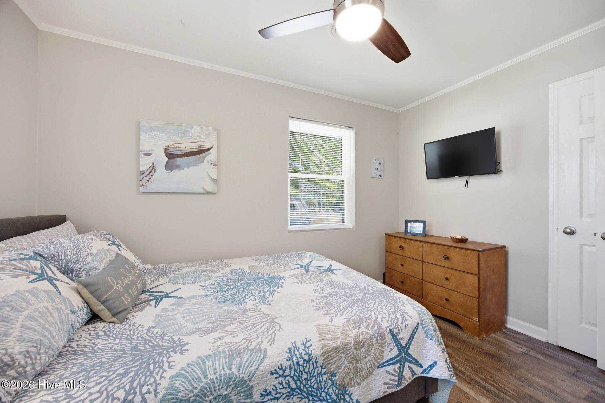 100569426 | Photo 47