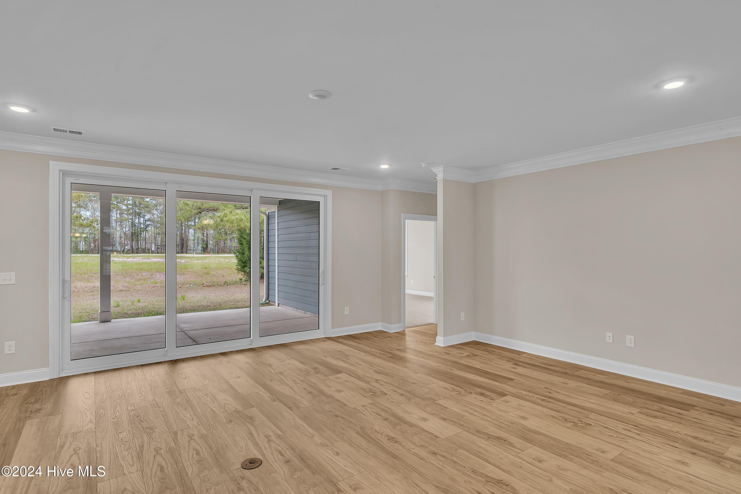 100476127 | Photo 14