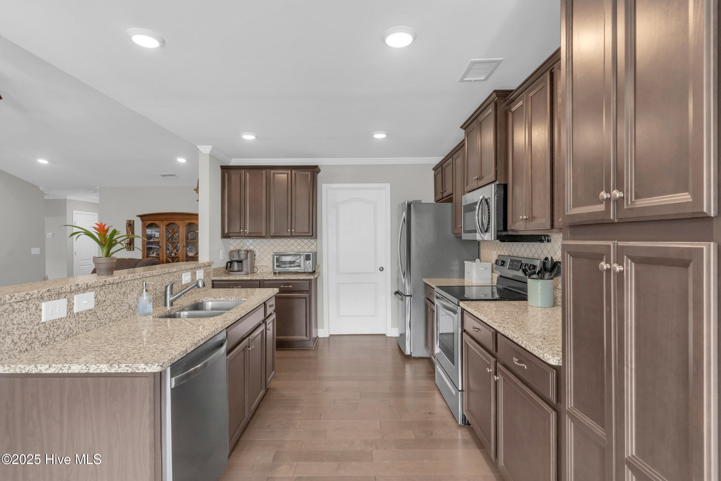 100539795 | Photo 14