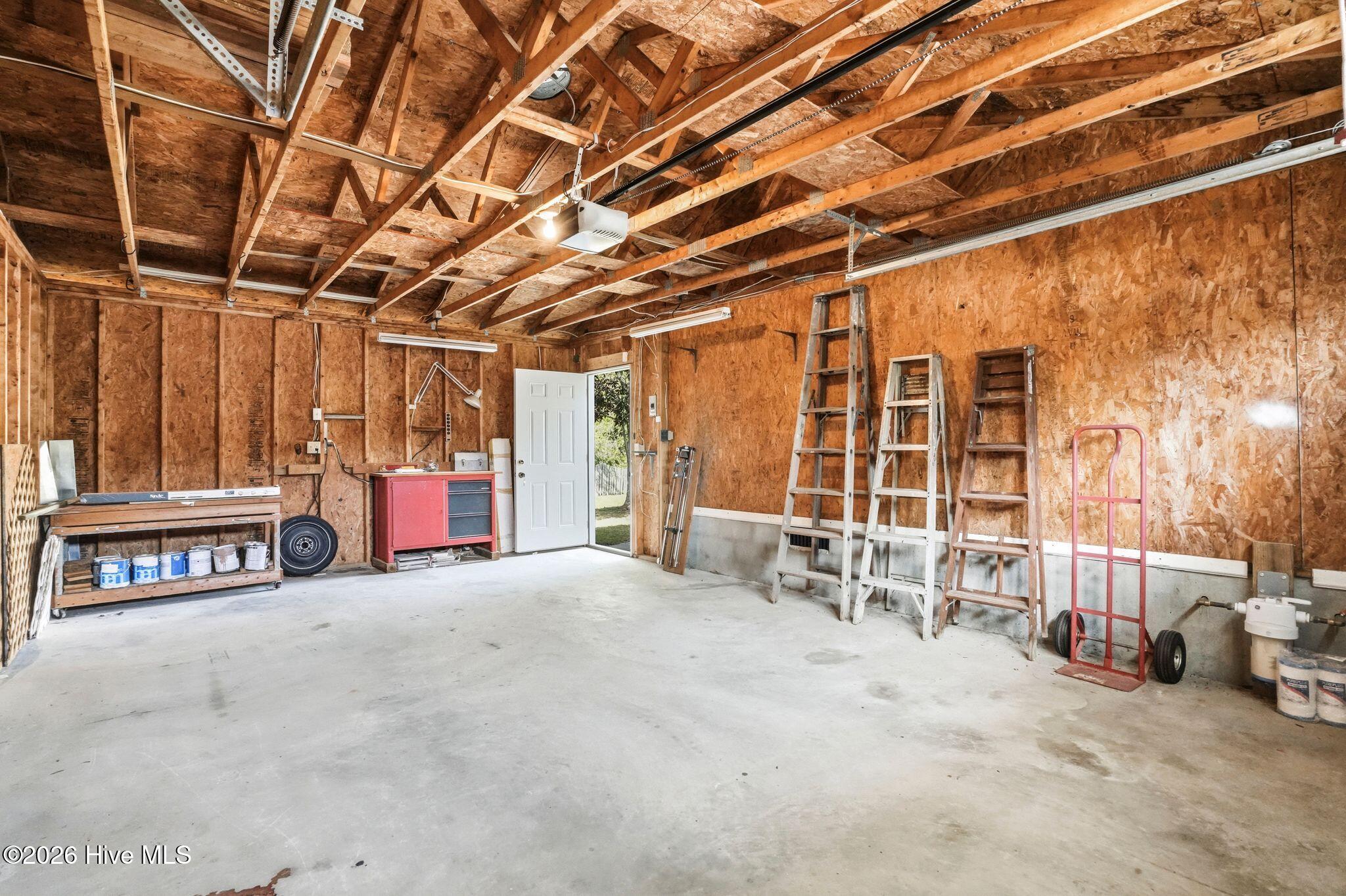 100567371 | Photo 47