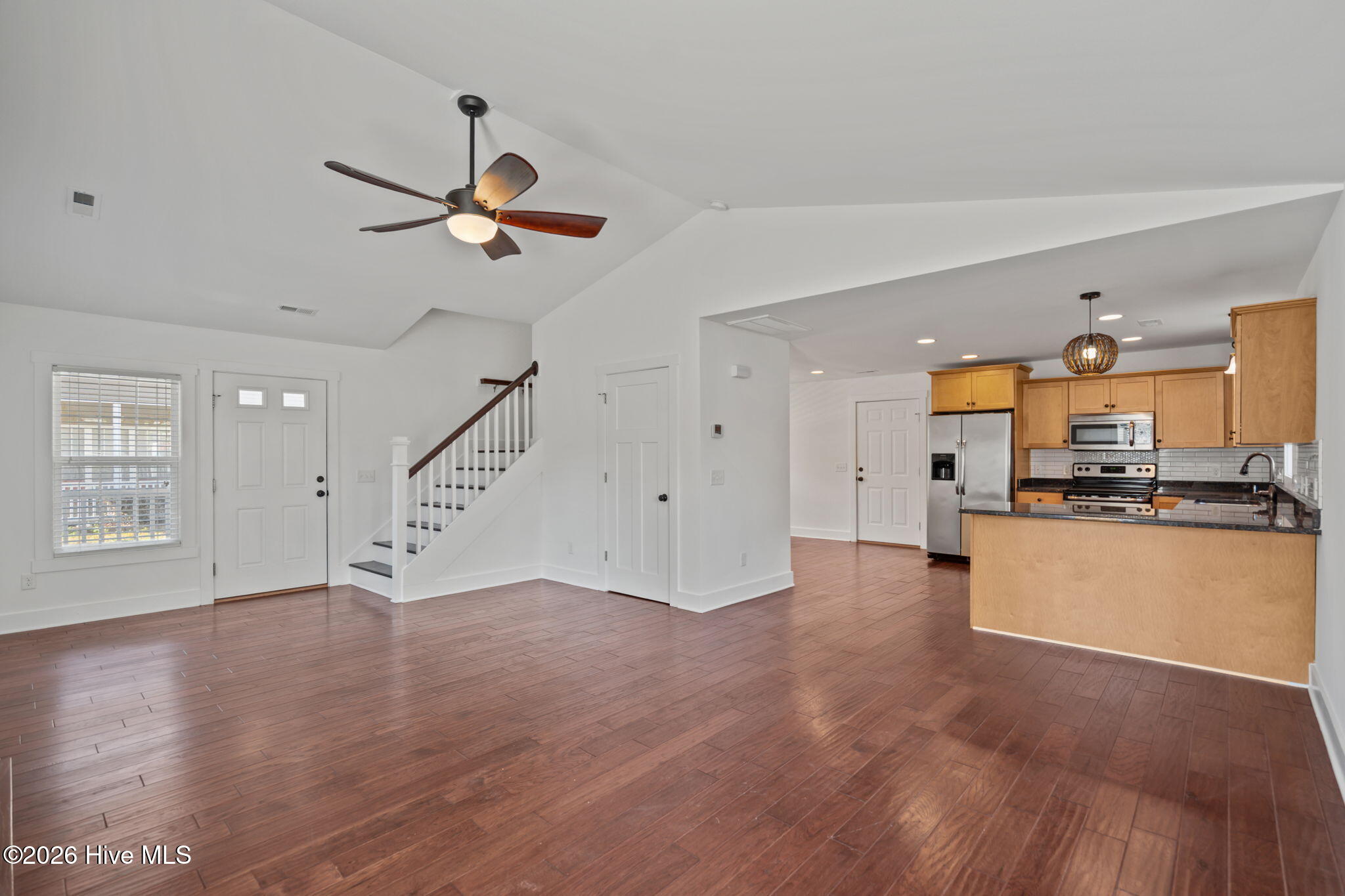 100559197 | Photo 18