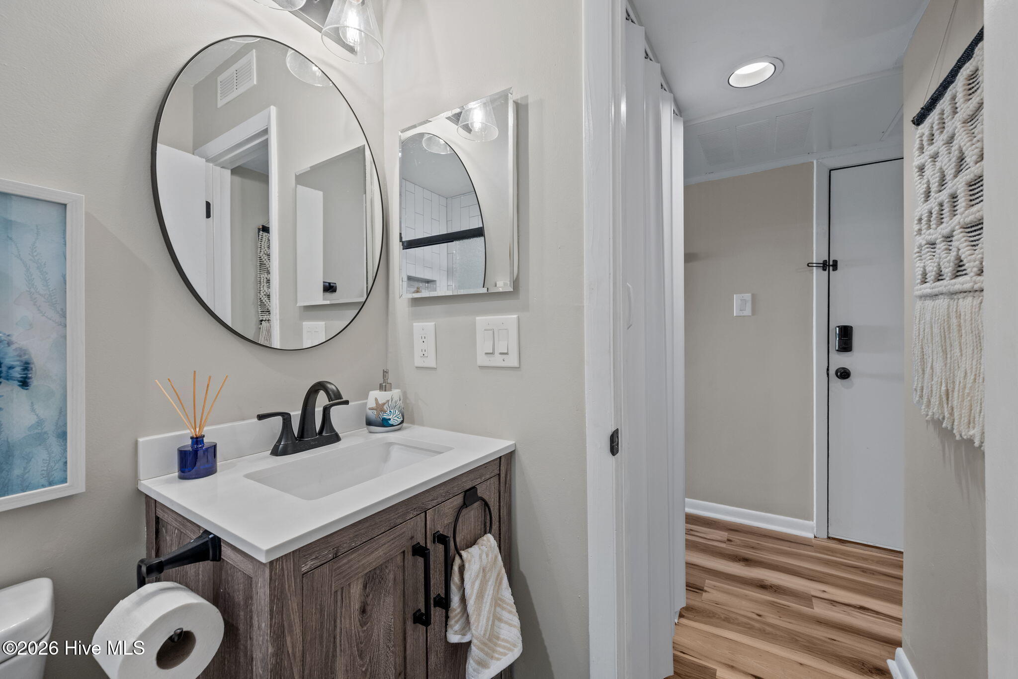 100551202 | Photo 26