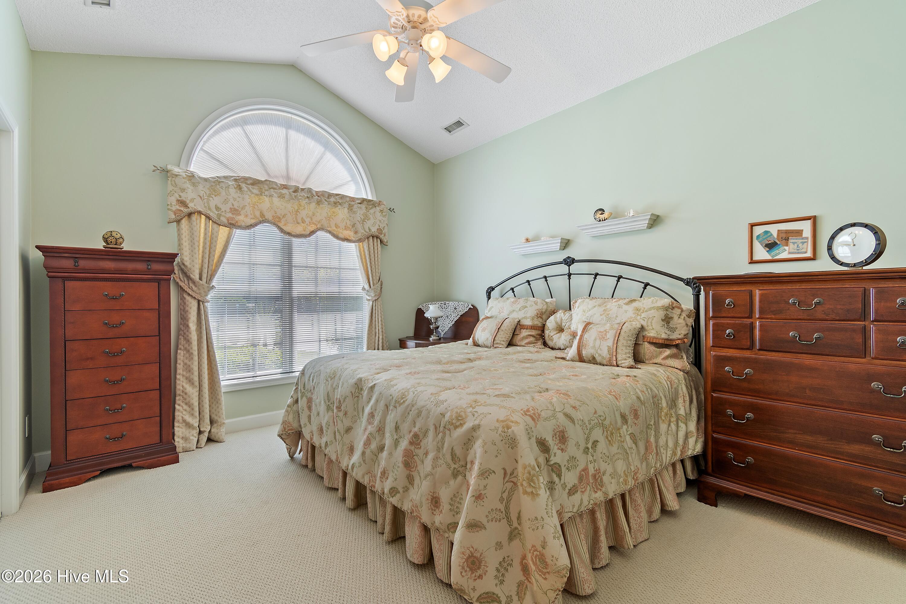 100567872 | Photo 19