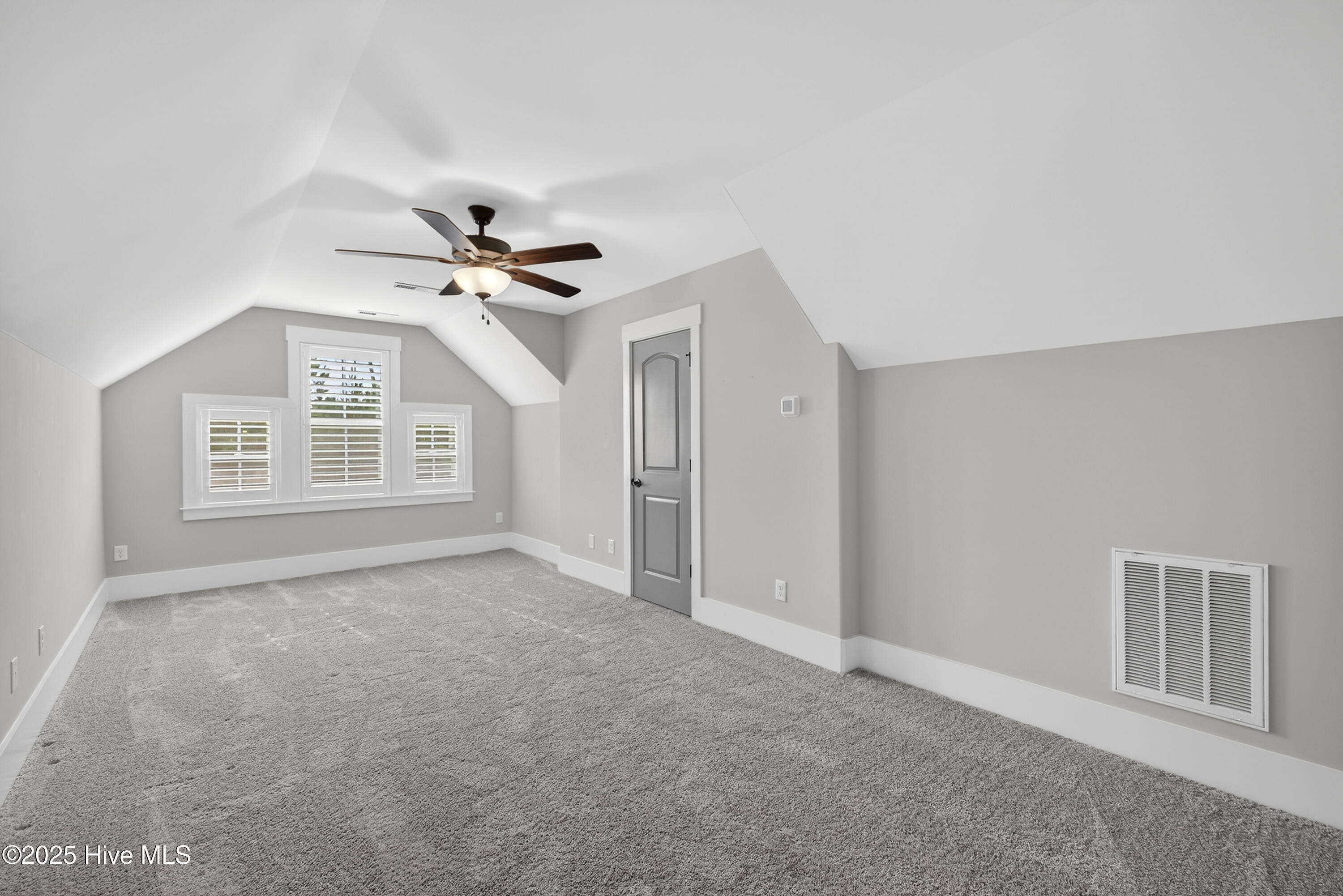 100547164 | Photo 35