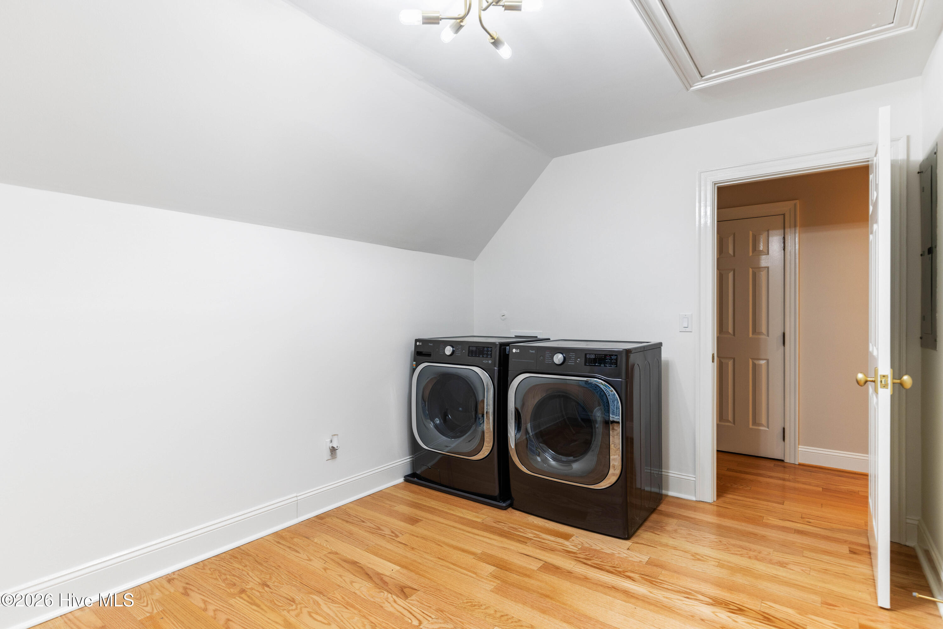 100555813 | Photo 74