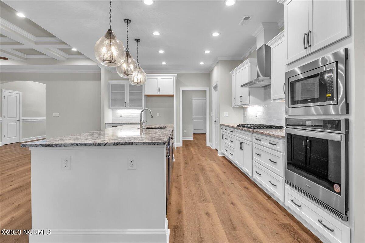 100524155 | Photo 65