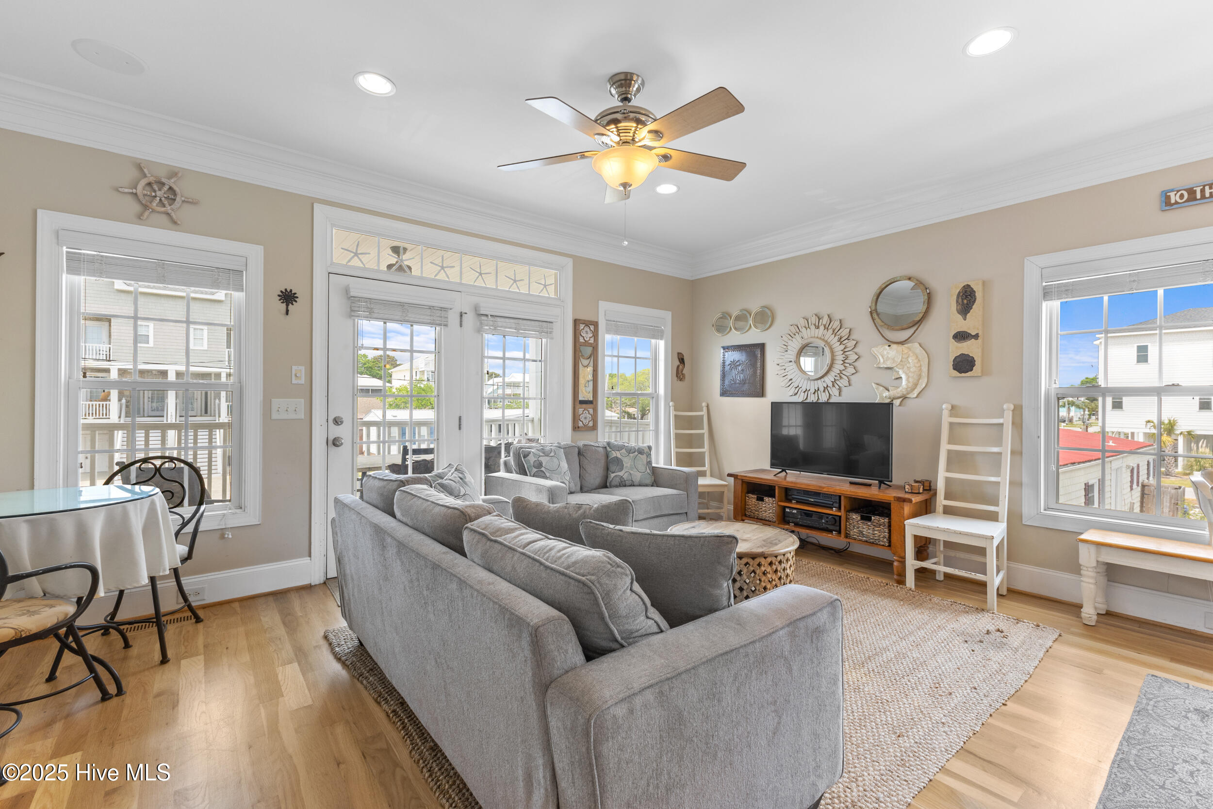 100506404 | Photo 12