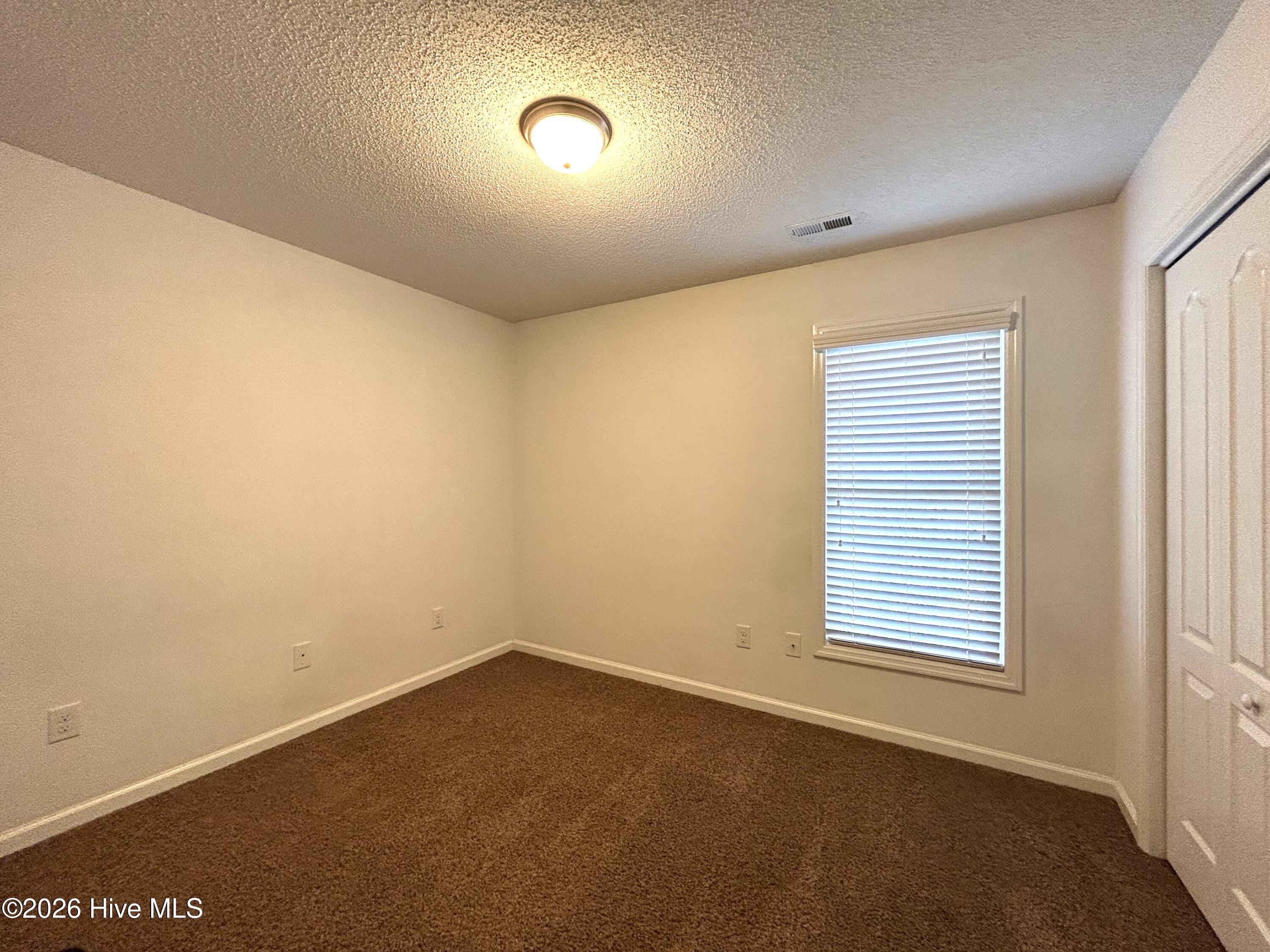 100547713 | Photo 12