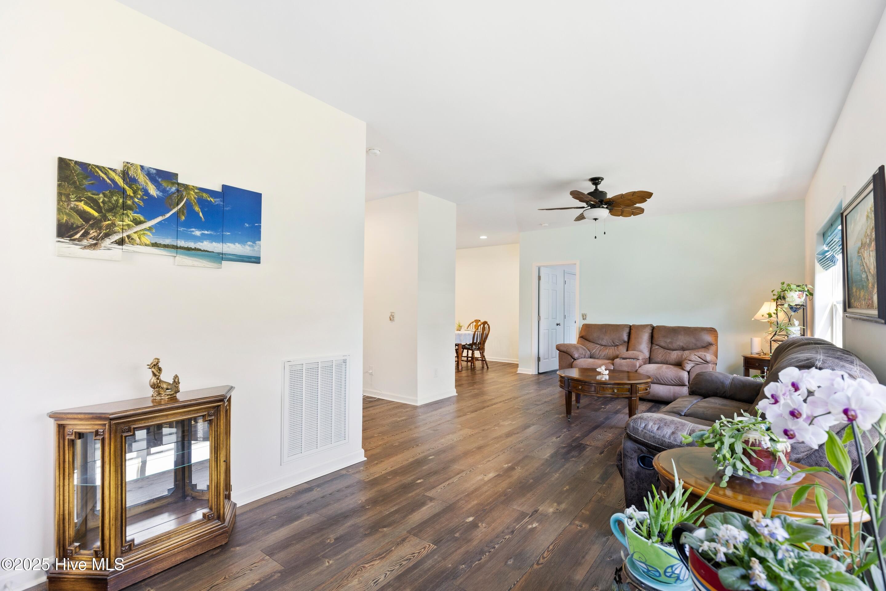 100531794 | Photo 11