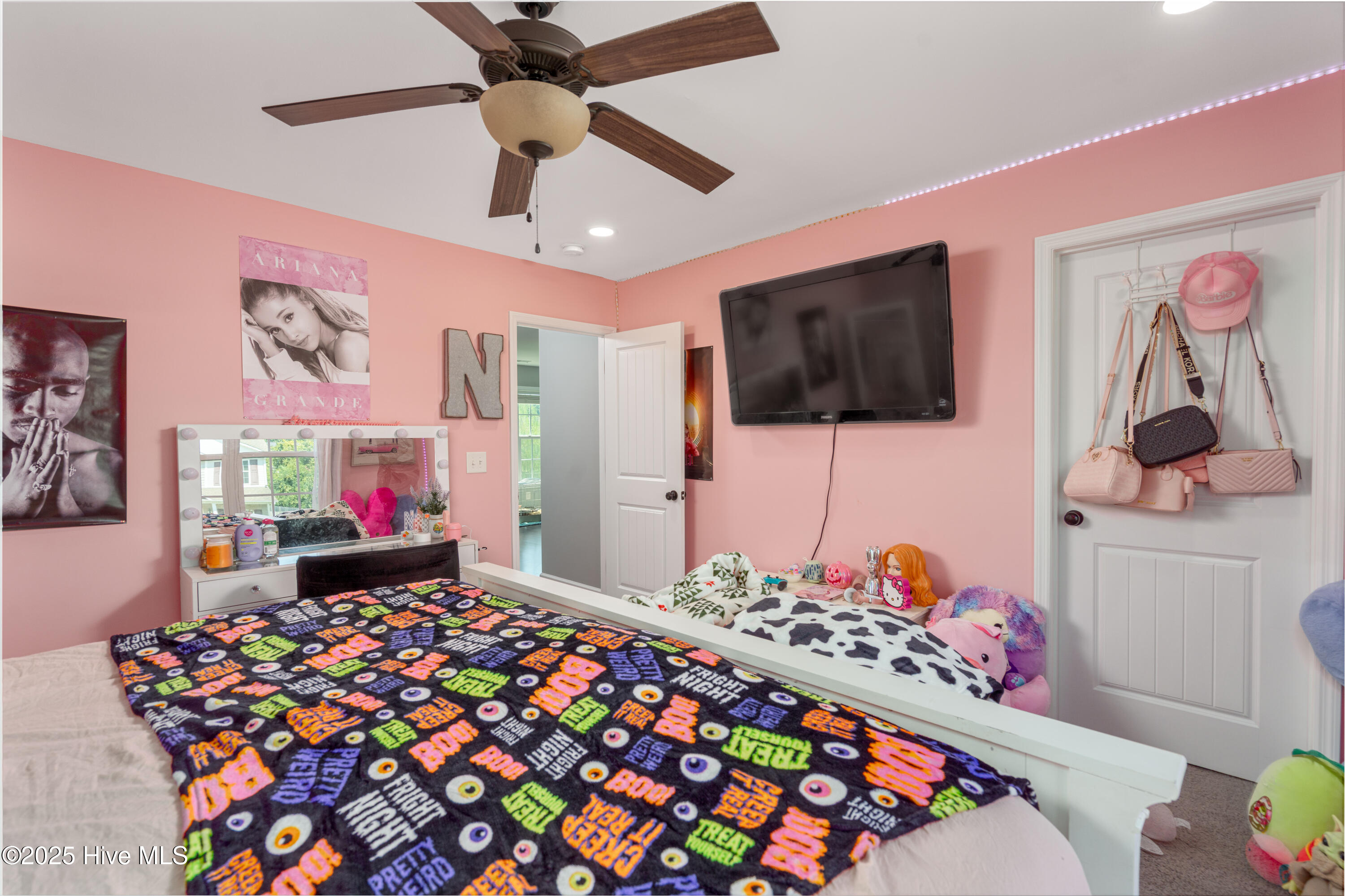 100495795 | Photo 19