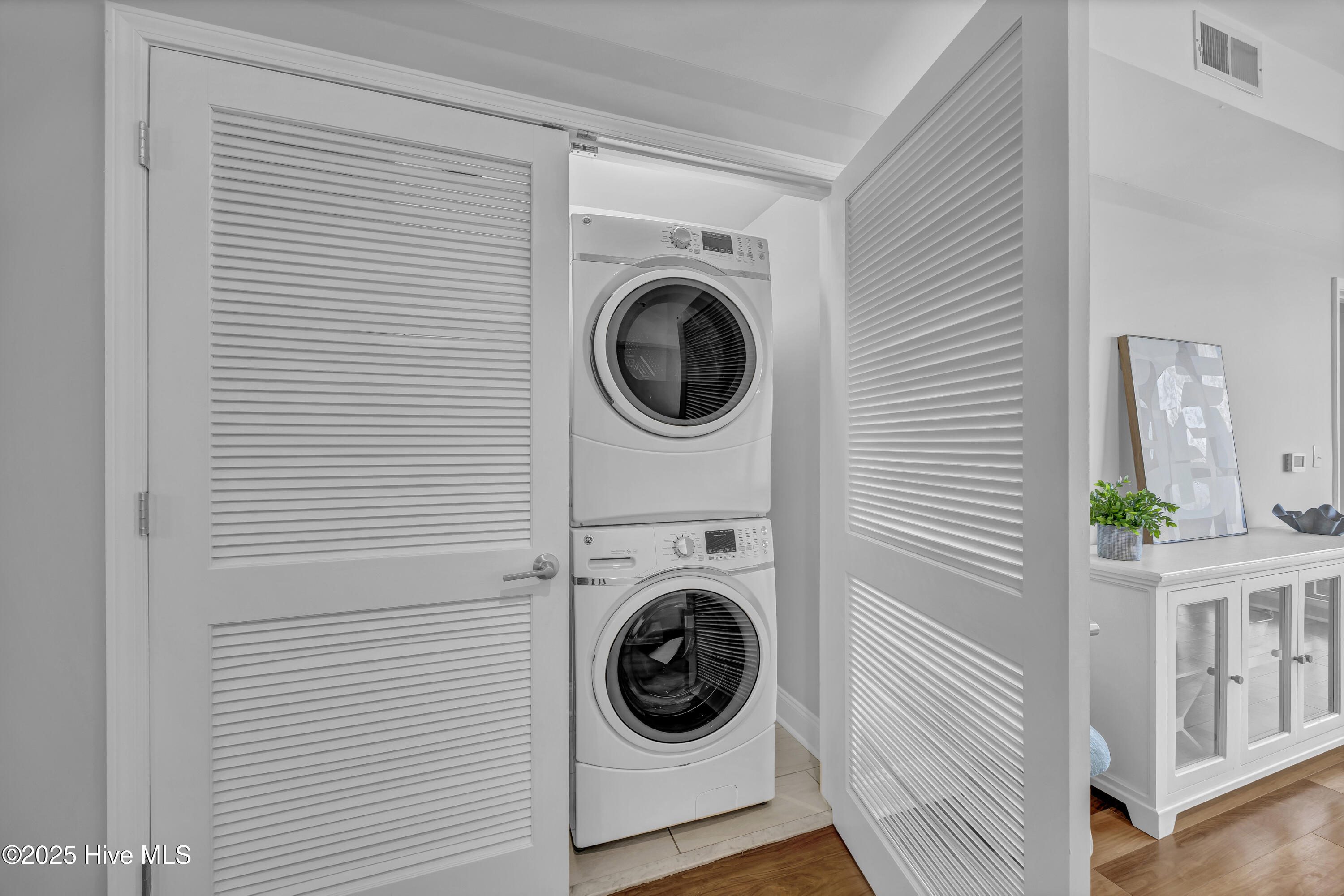 100541384 | Photo 16