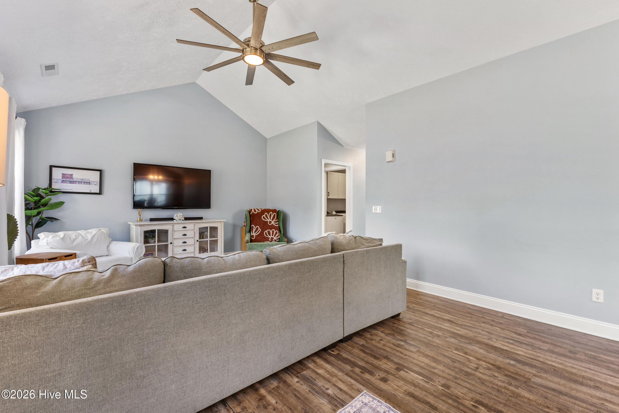 100564970 | Photo 14