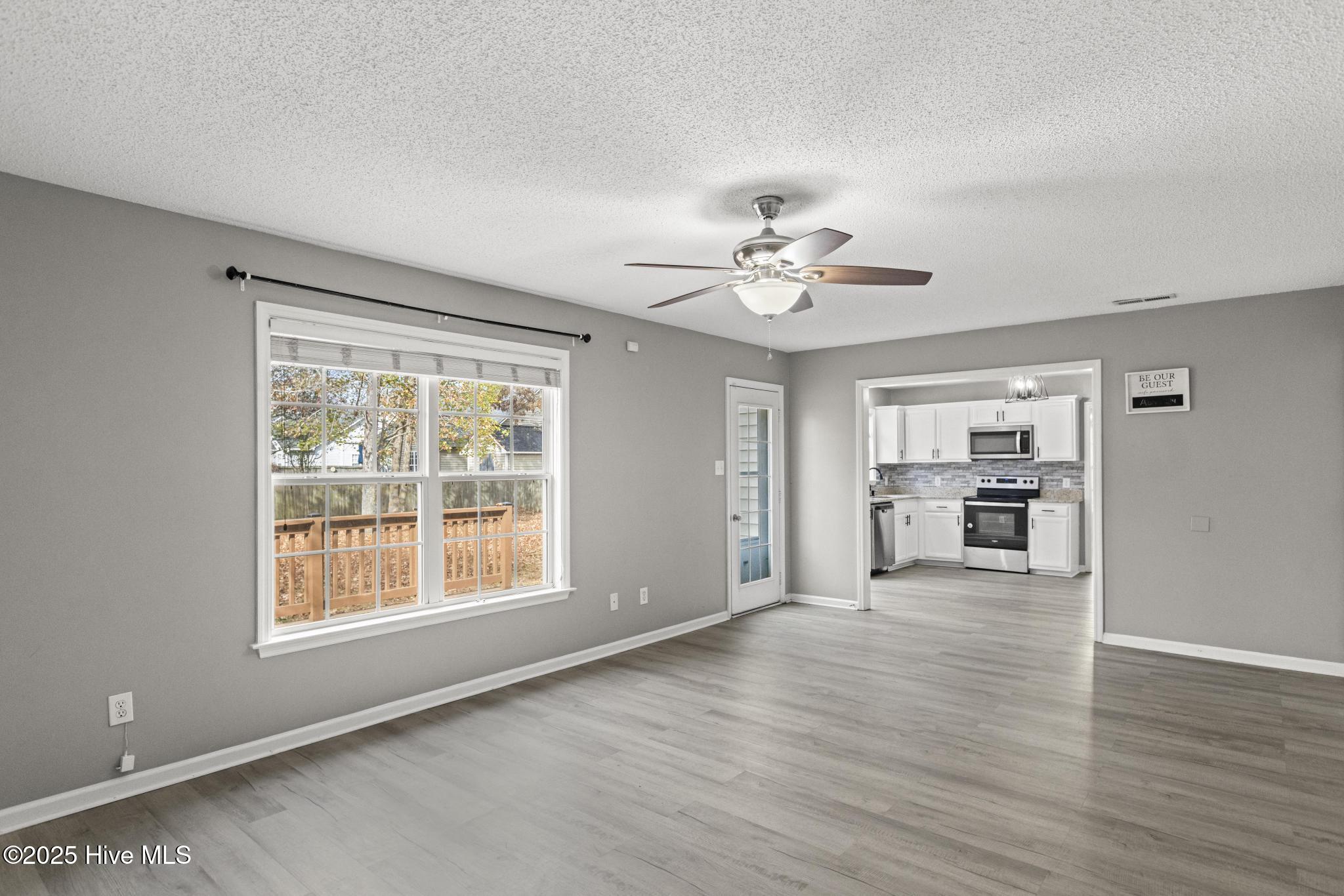 100545087 | Photo 15