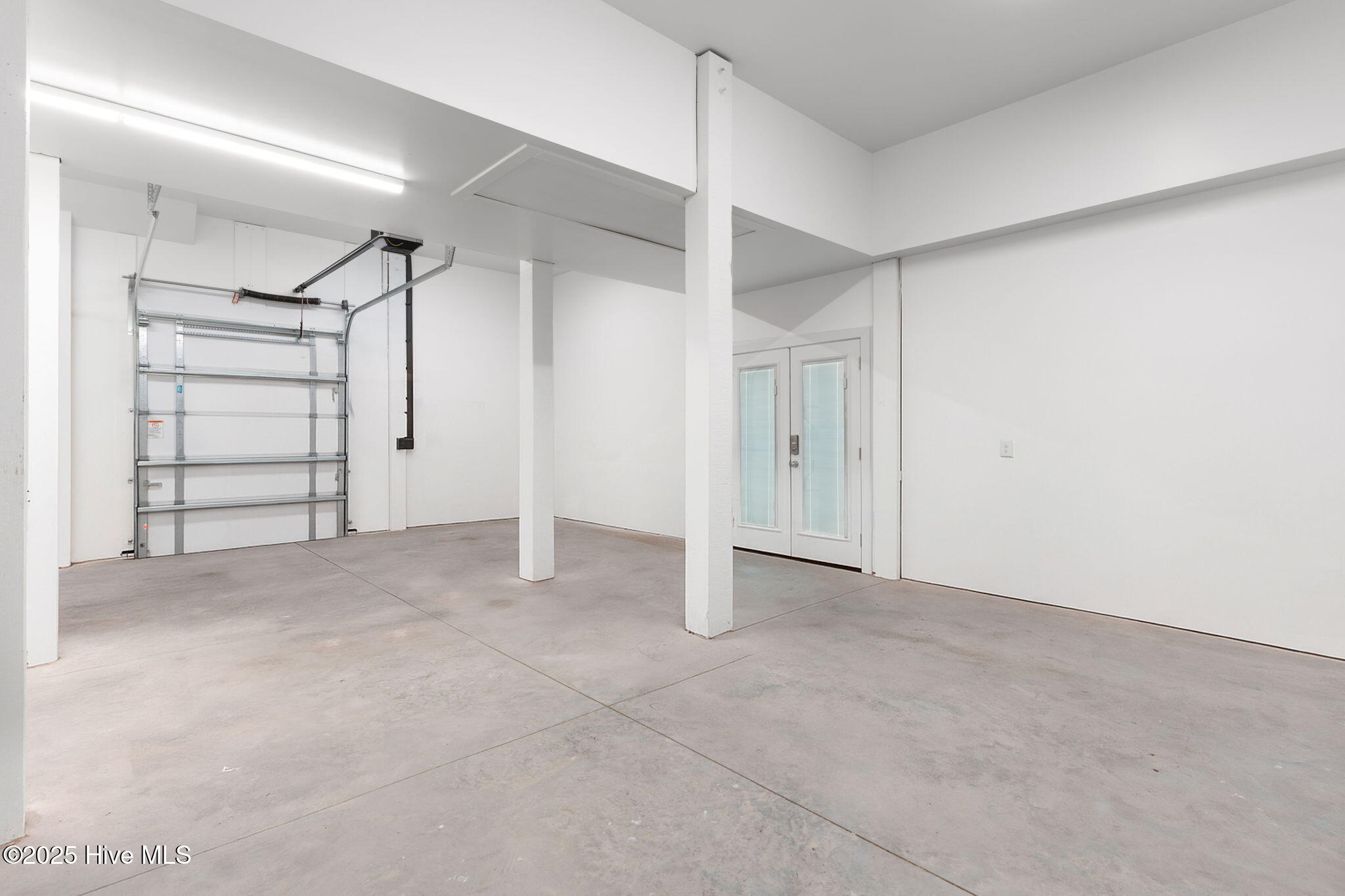 100527753 | Photo 72