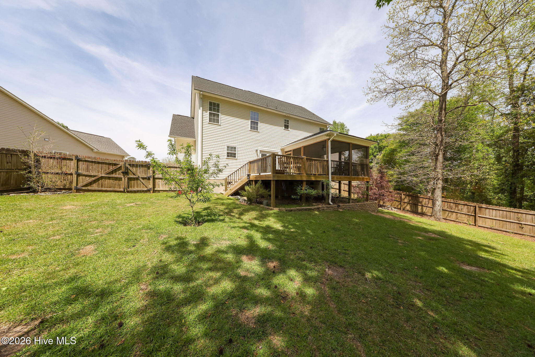 100565311 | Photo 36