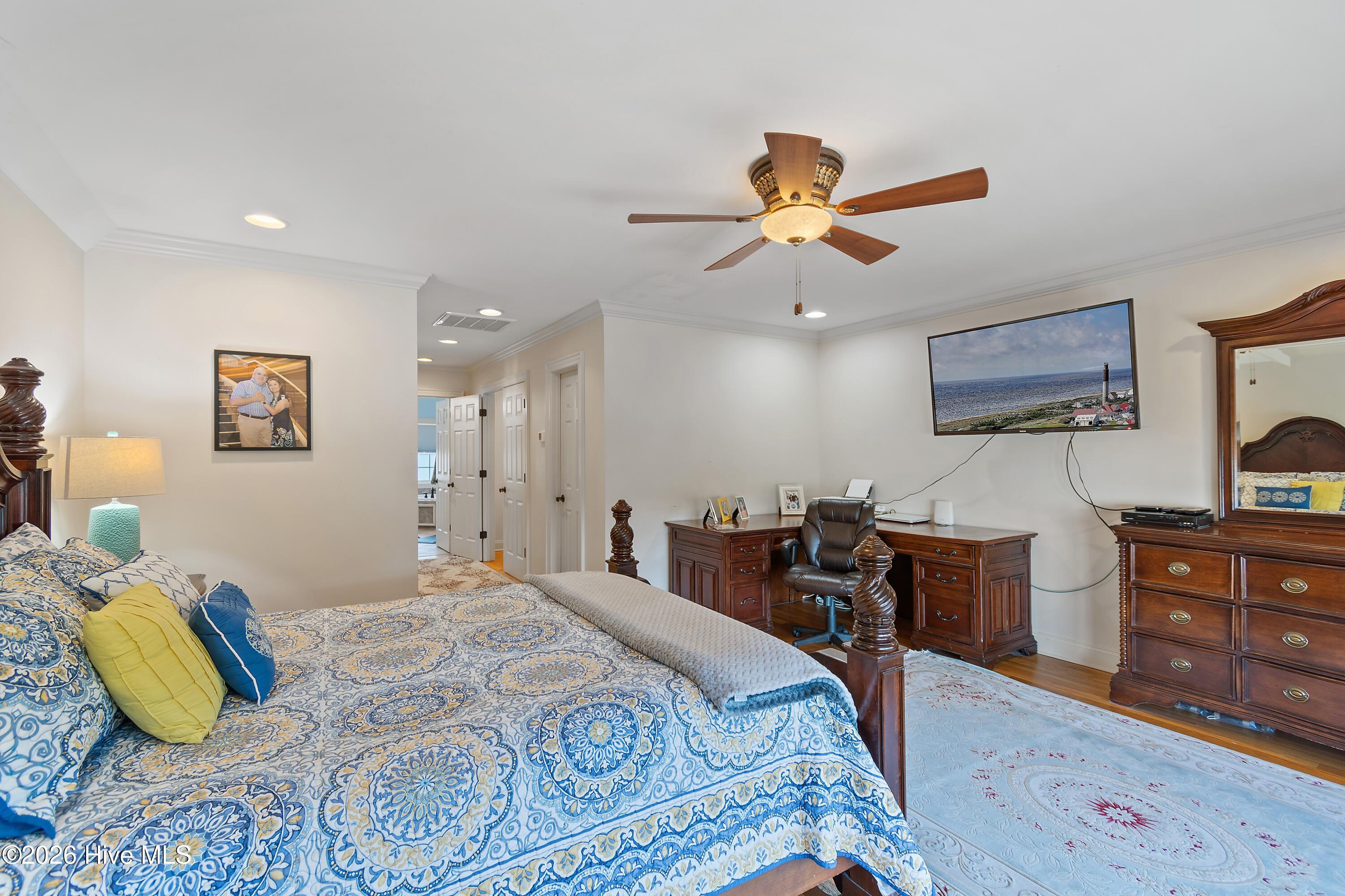 100559303 | Photo 47