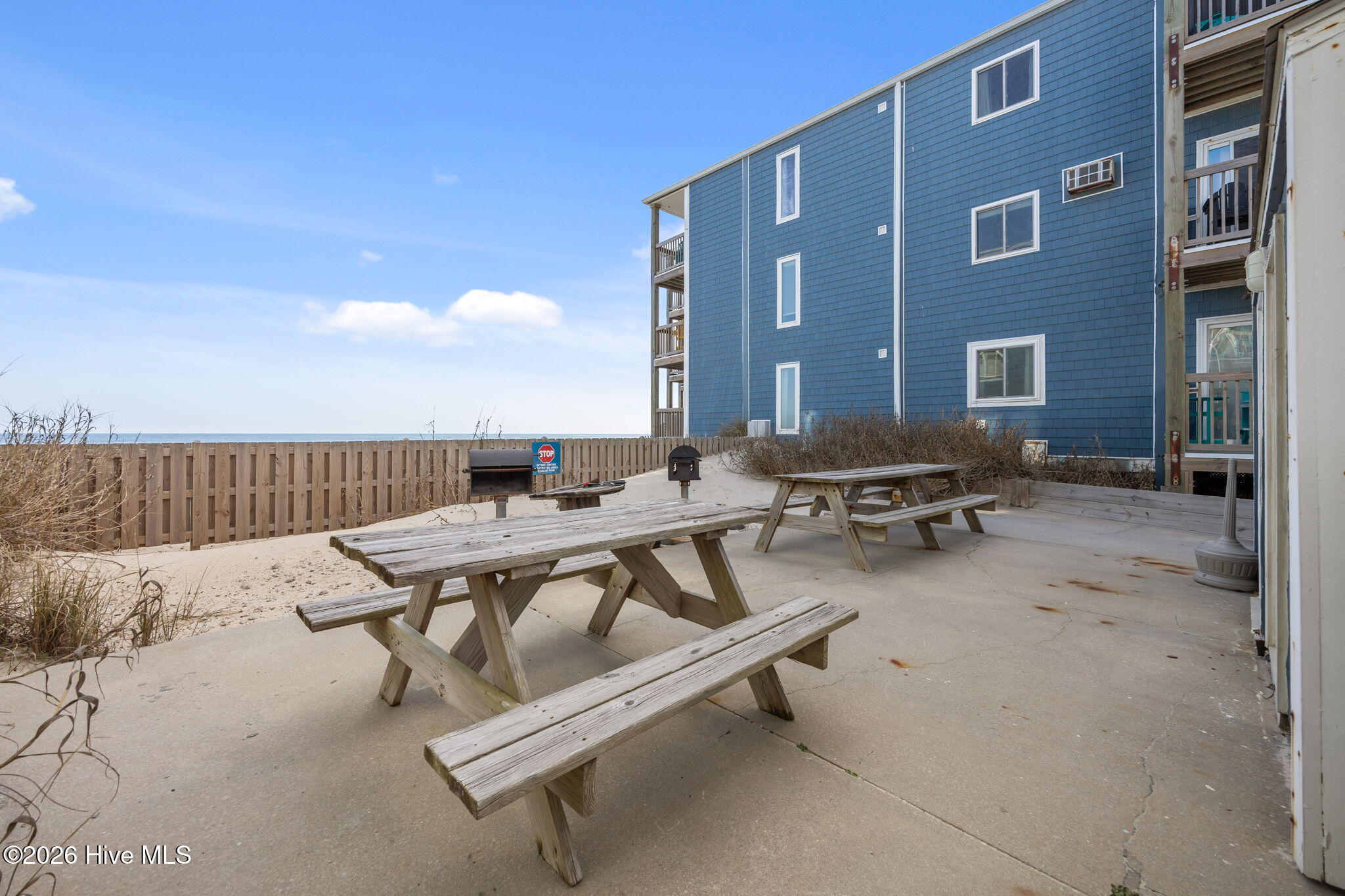 100561169 | Photo 23