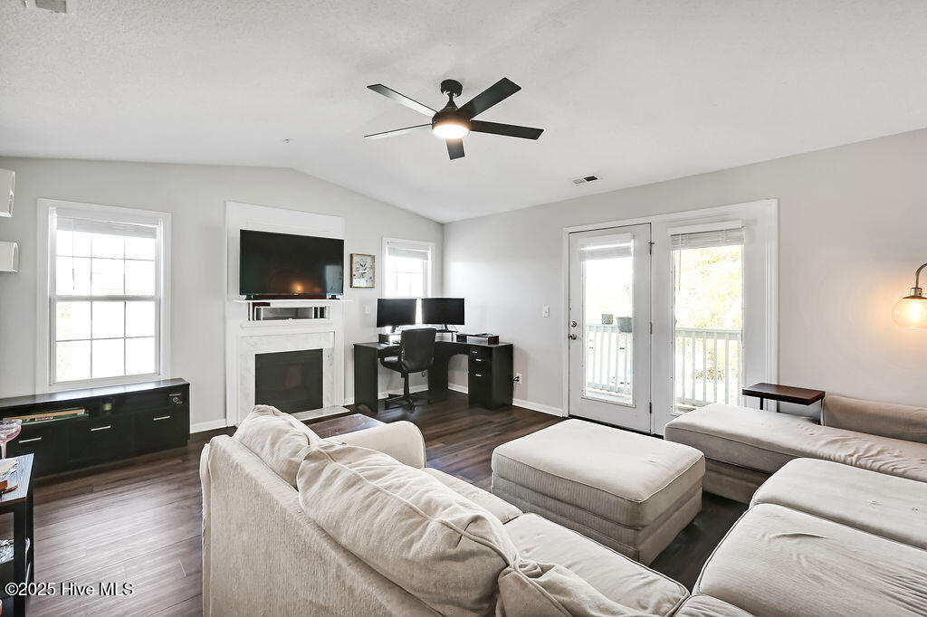 100546655 | Photo 14