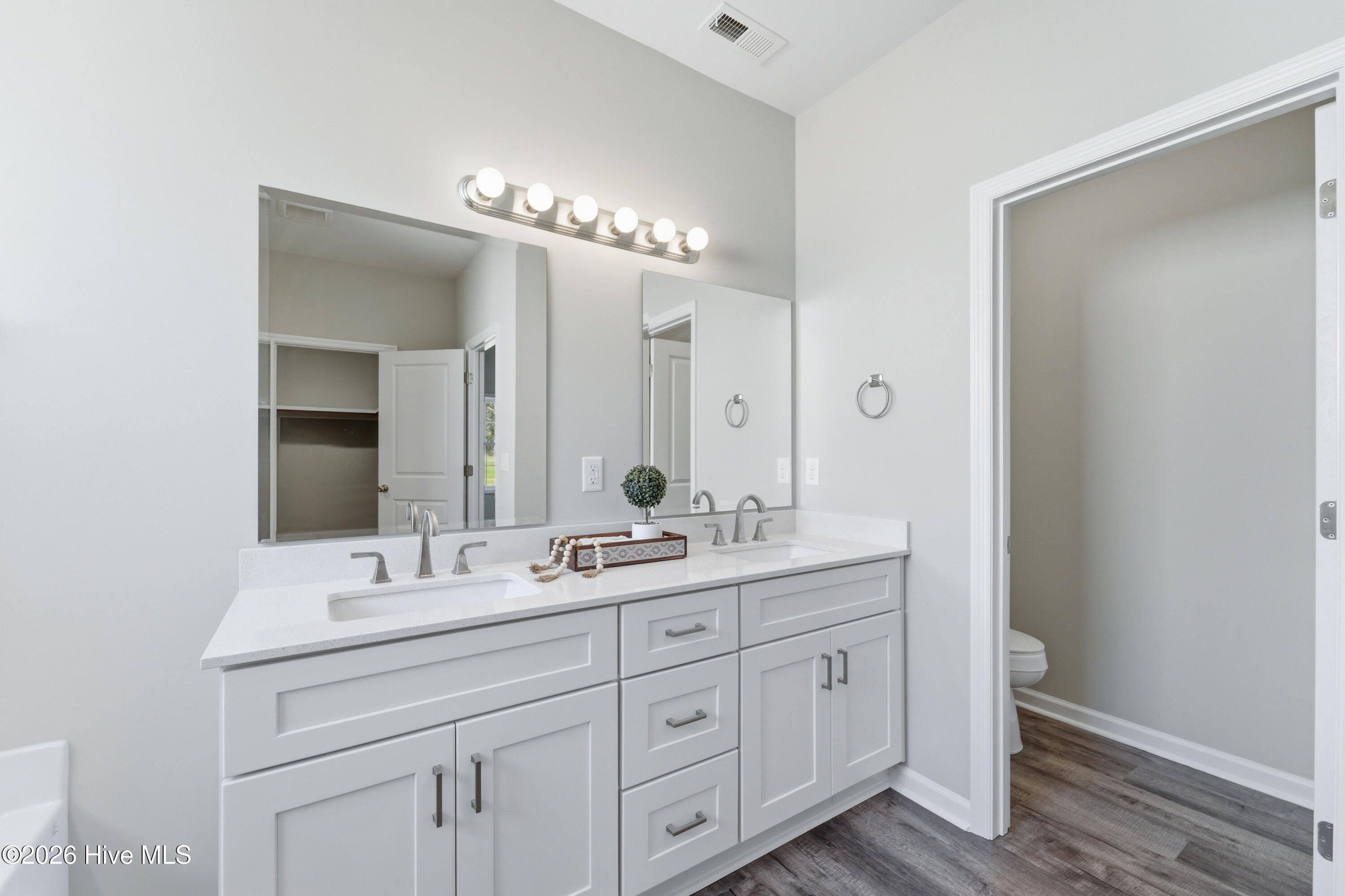 100562005 | Photo 29