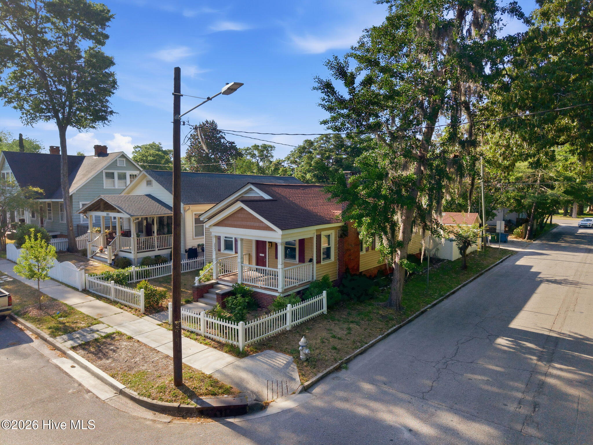 100569211 | Photo 31