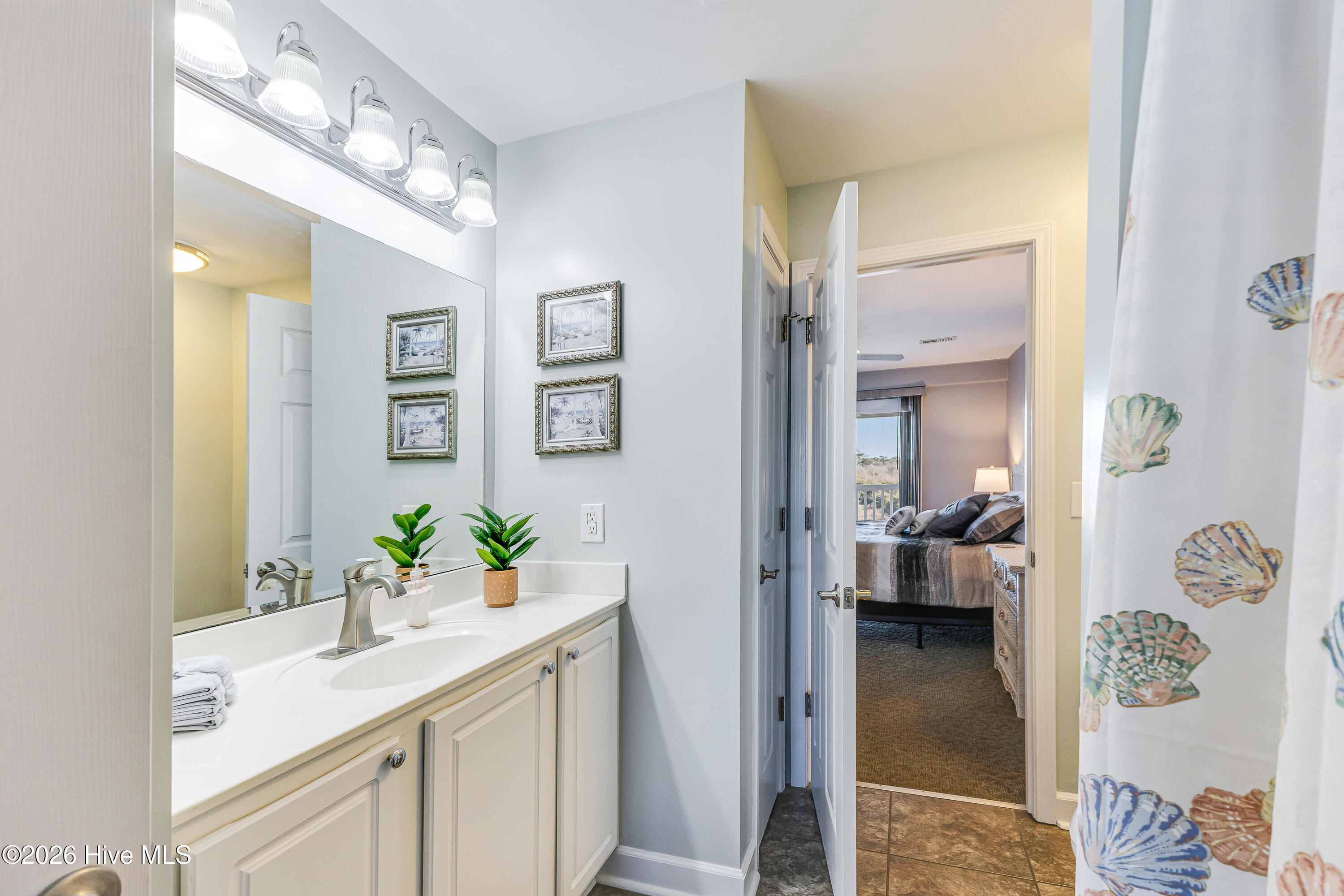 100548192 | Photo 25