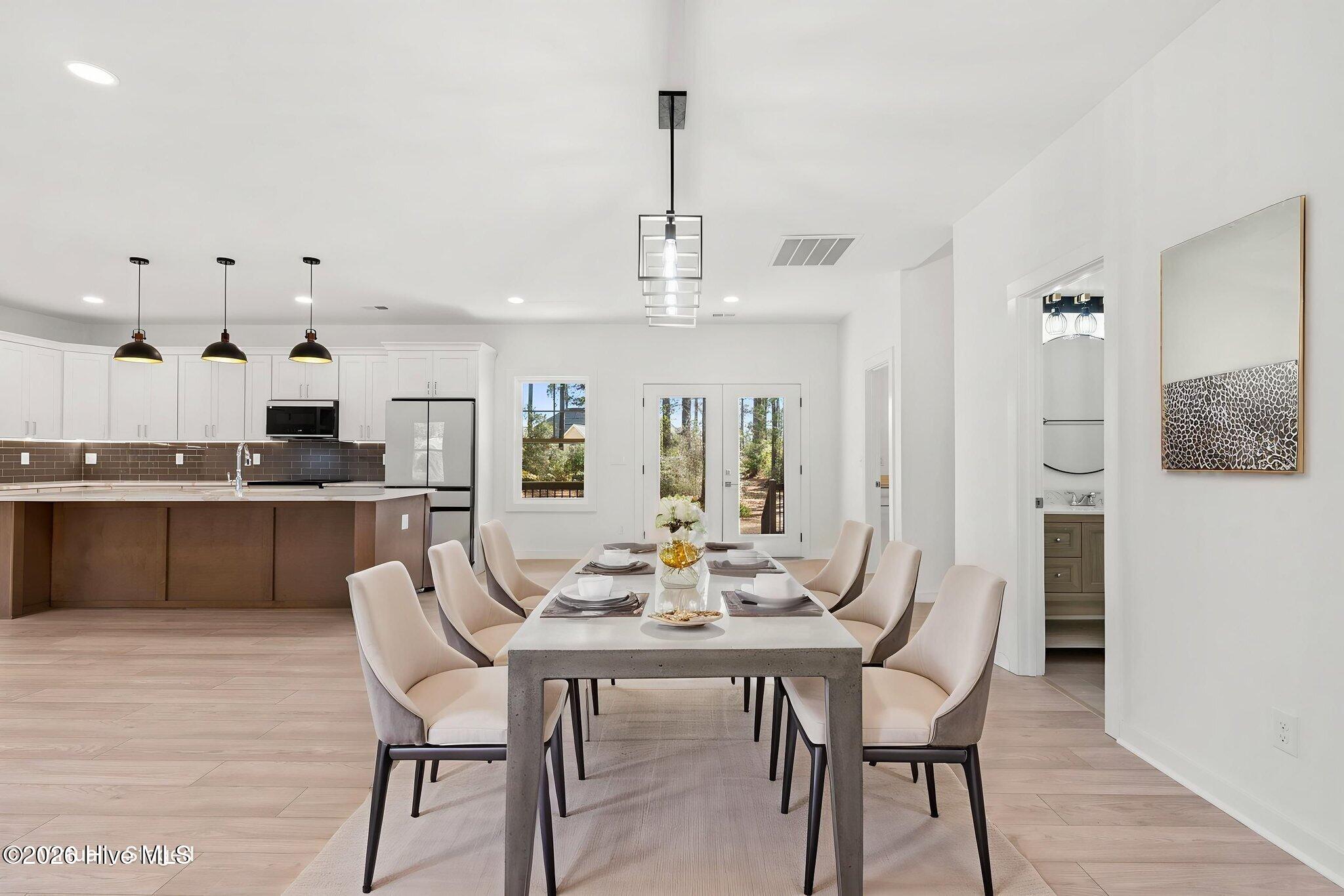 100559220 | Photo 19