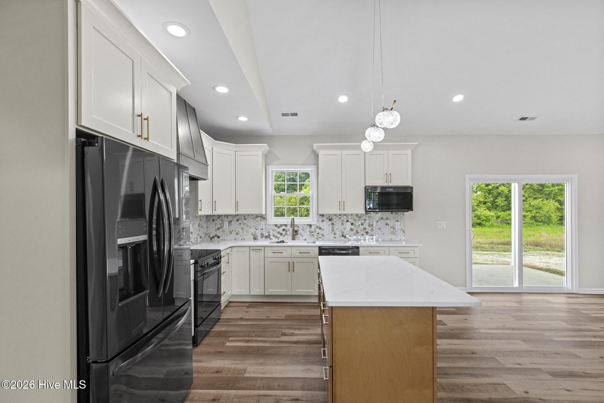 410 Wade Drive, Richlands, NC 28574 – photo 7: 425A3338