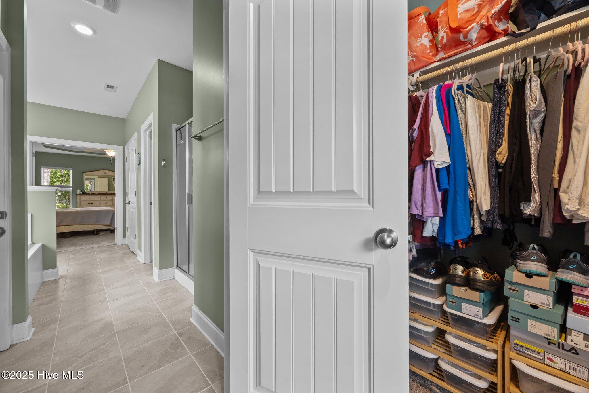 100518510 | Photo 23