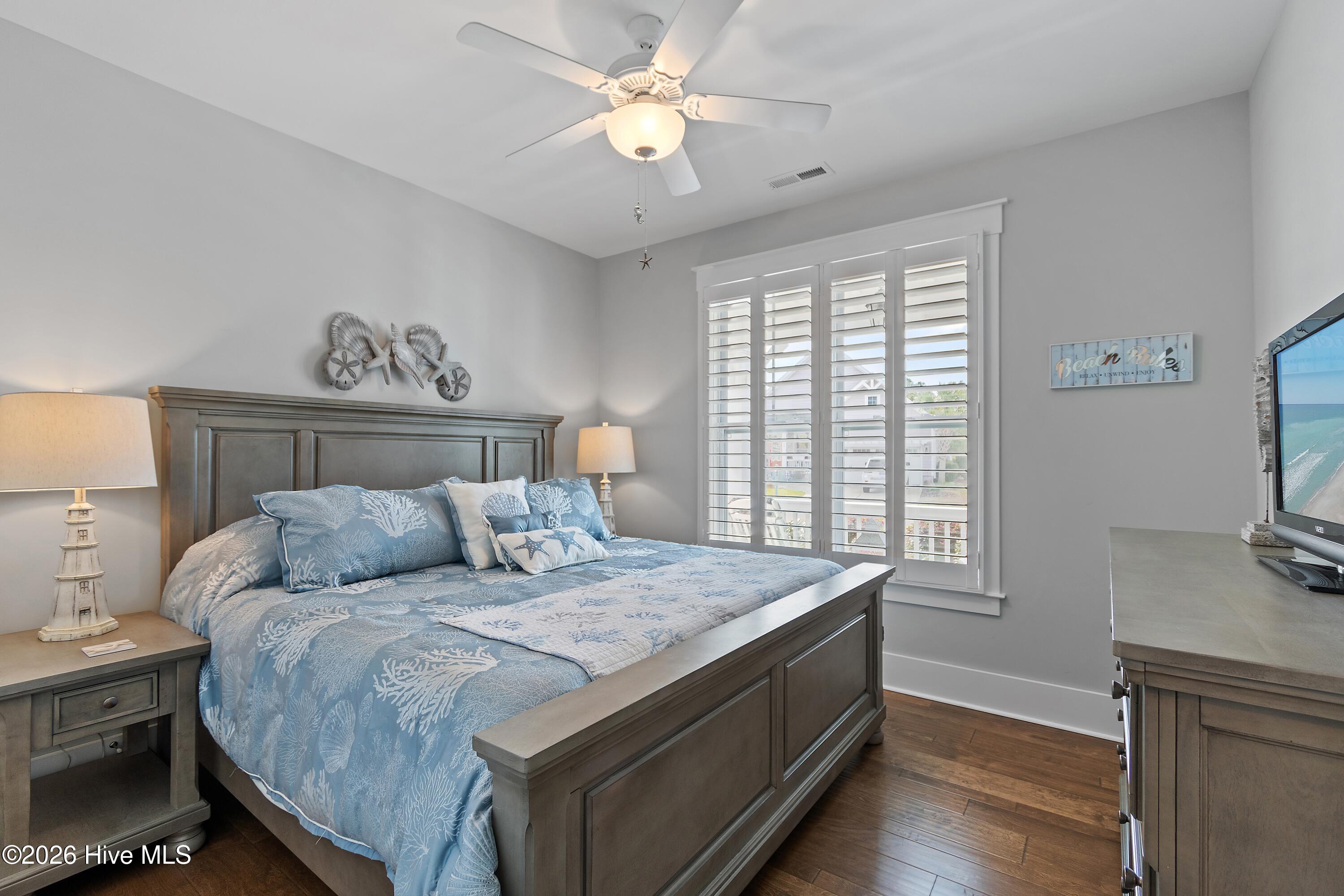 100561282 | Photo 36