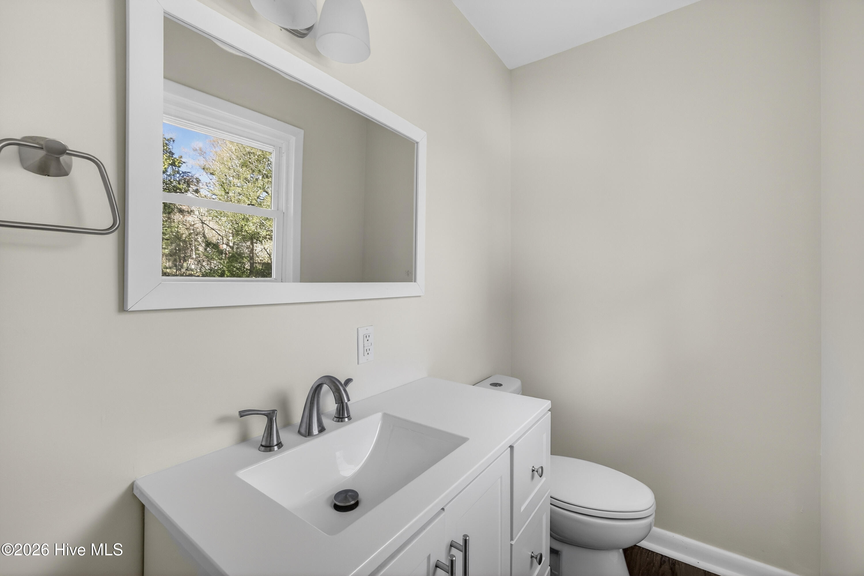 100560540 | Photo 33