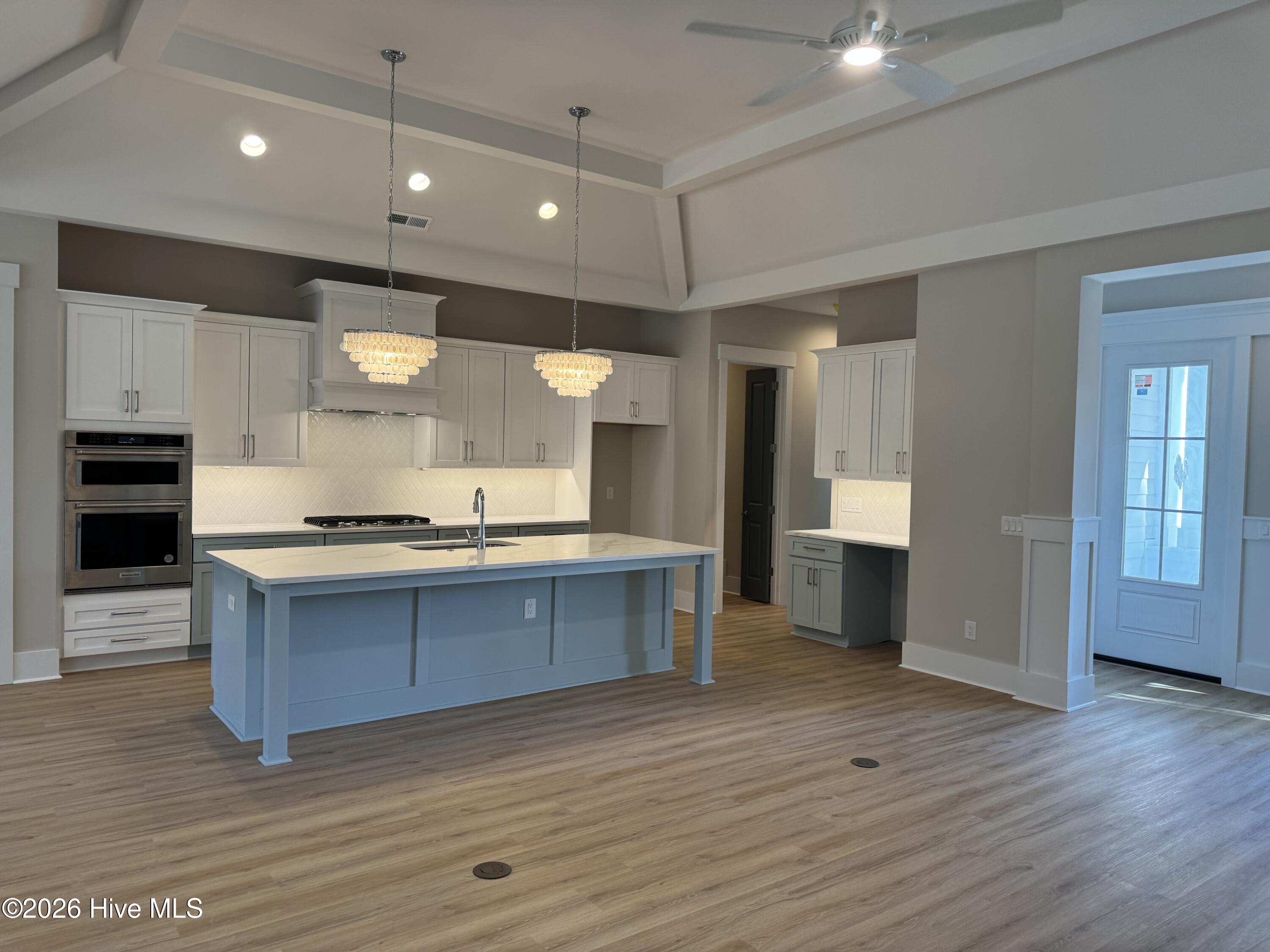 100541149 | Photo 10