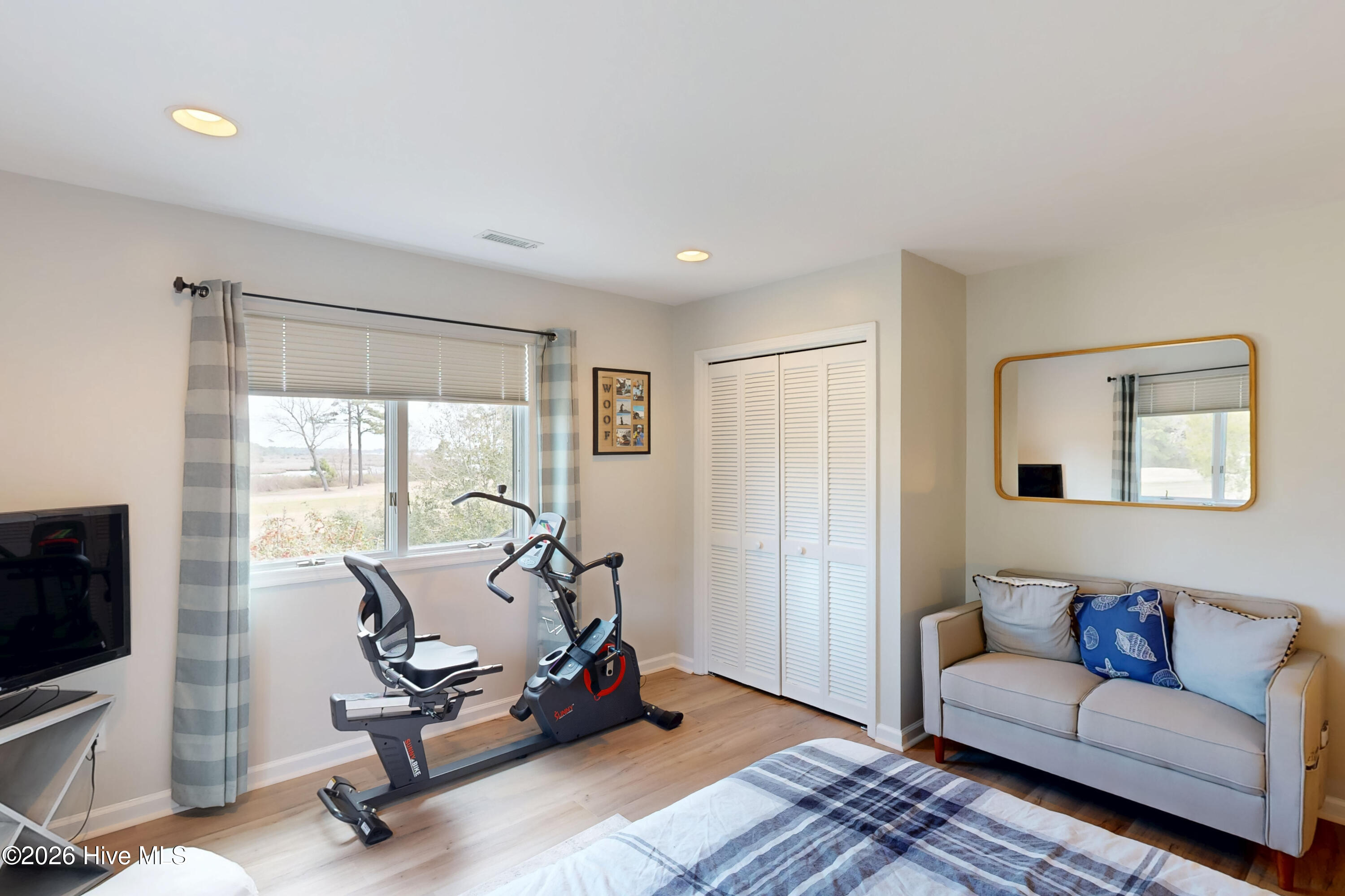 100559840 | Photo 33