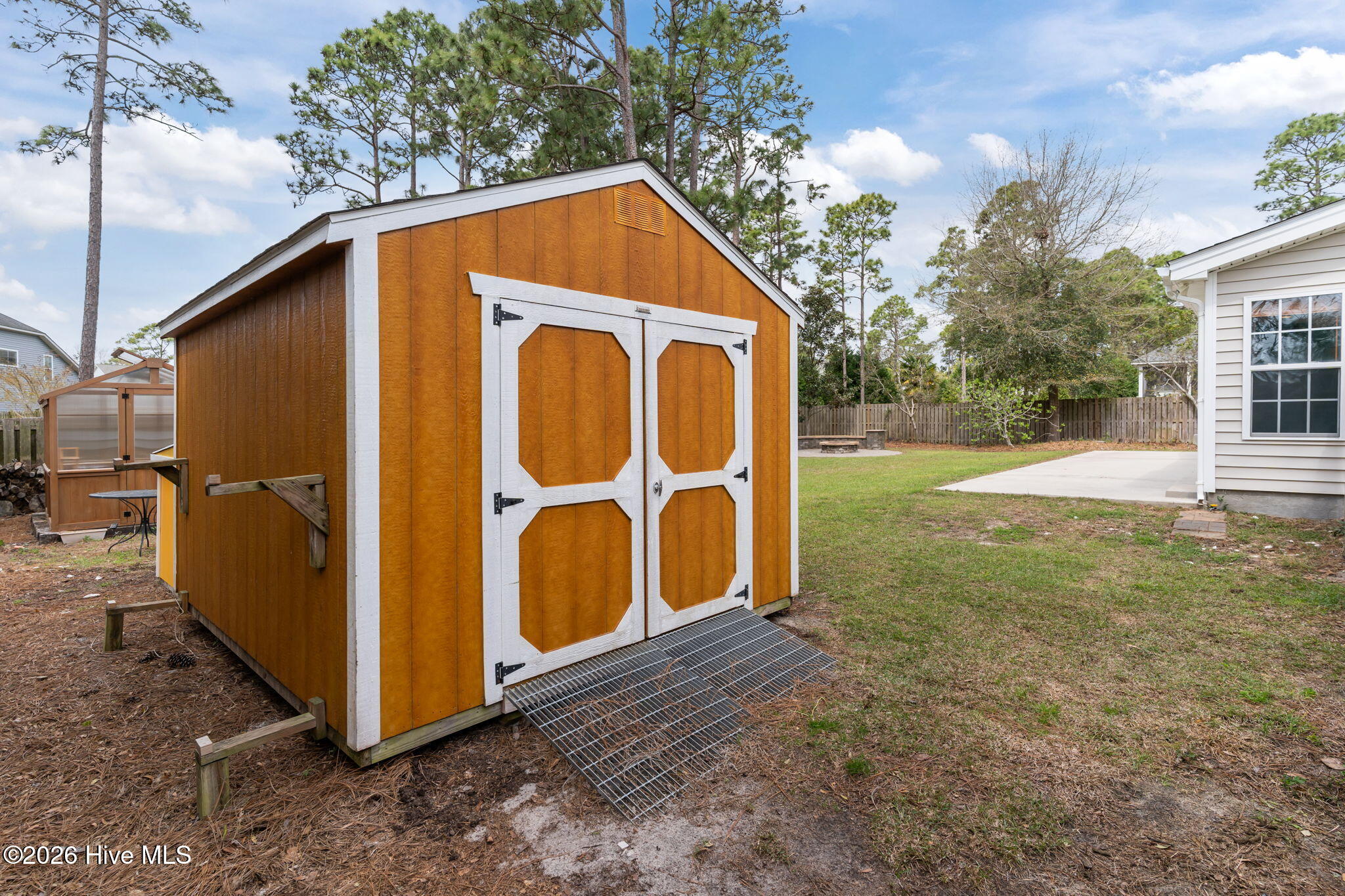 100563070 | Photo 50