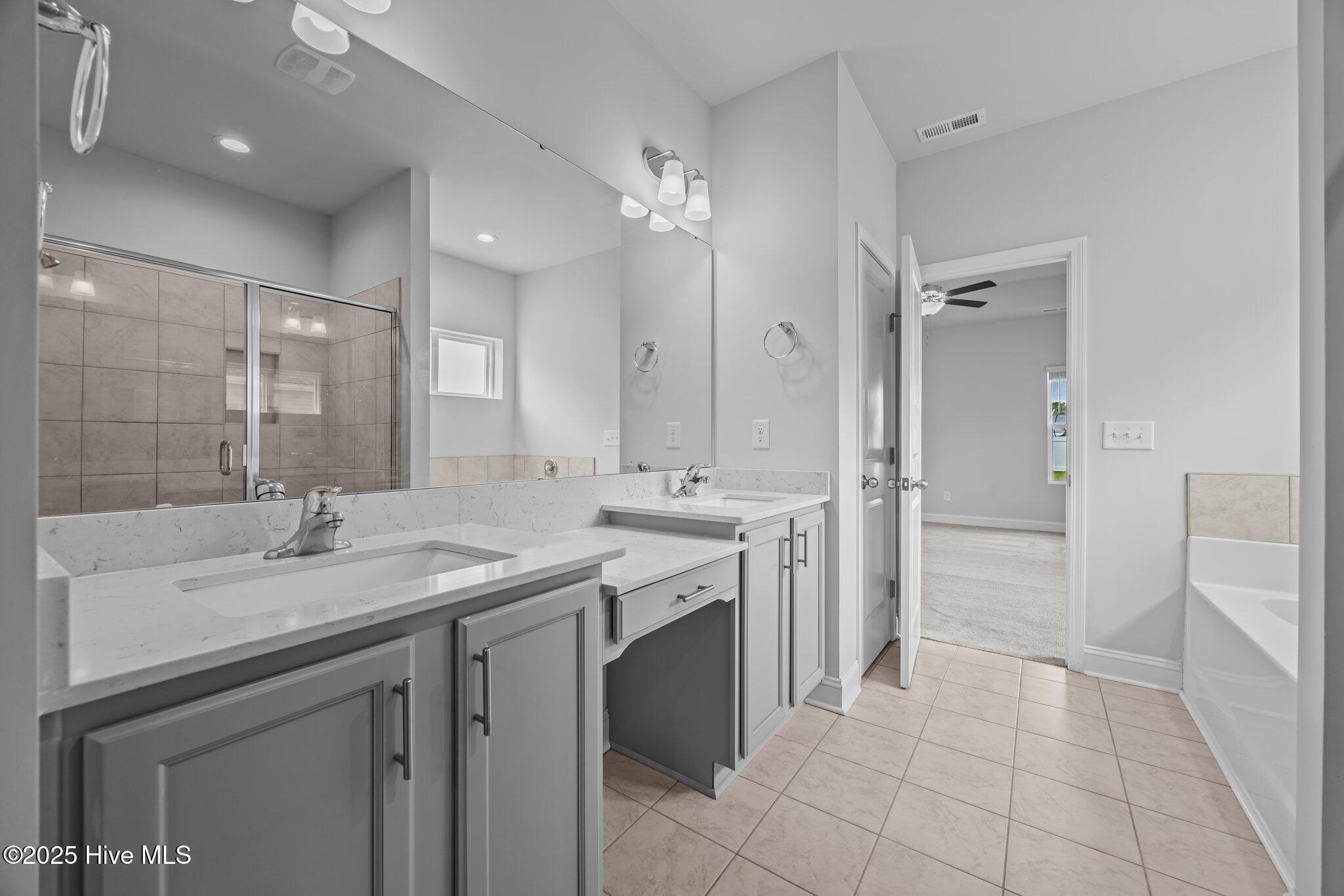 100503242 | Photo 30