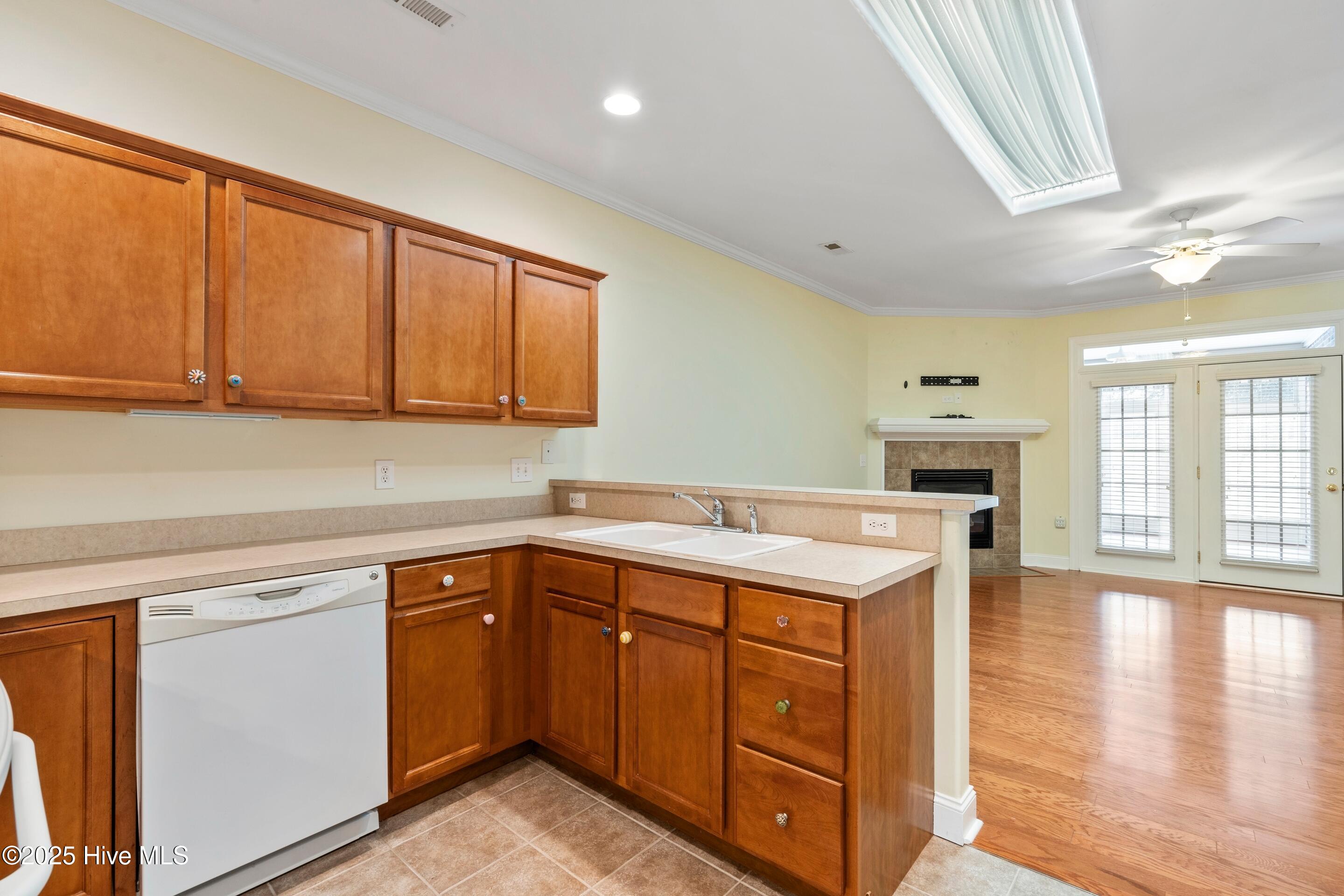 100536985 | Photo 10