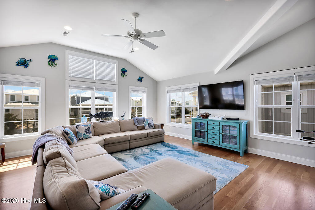 100565368 | Photo 18