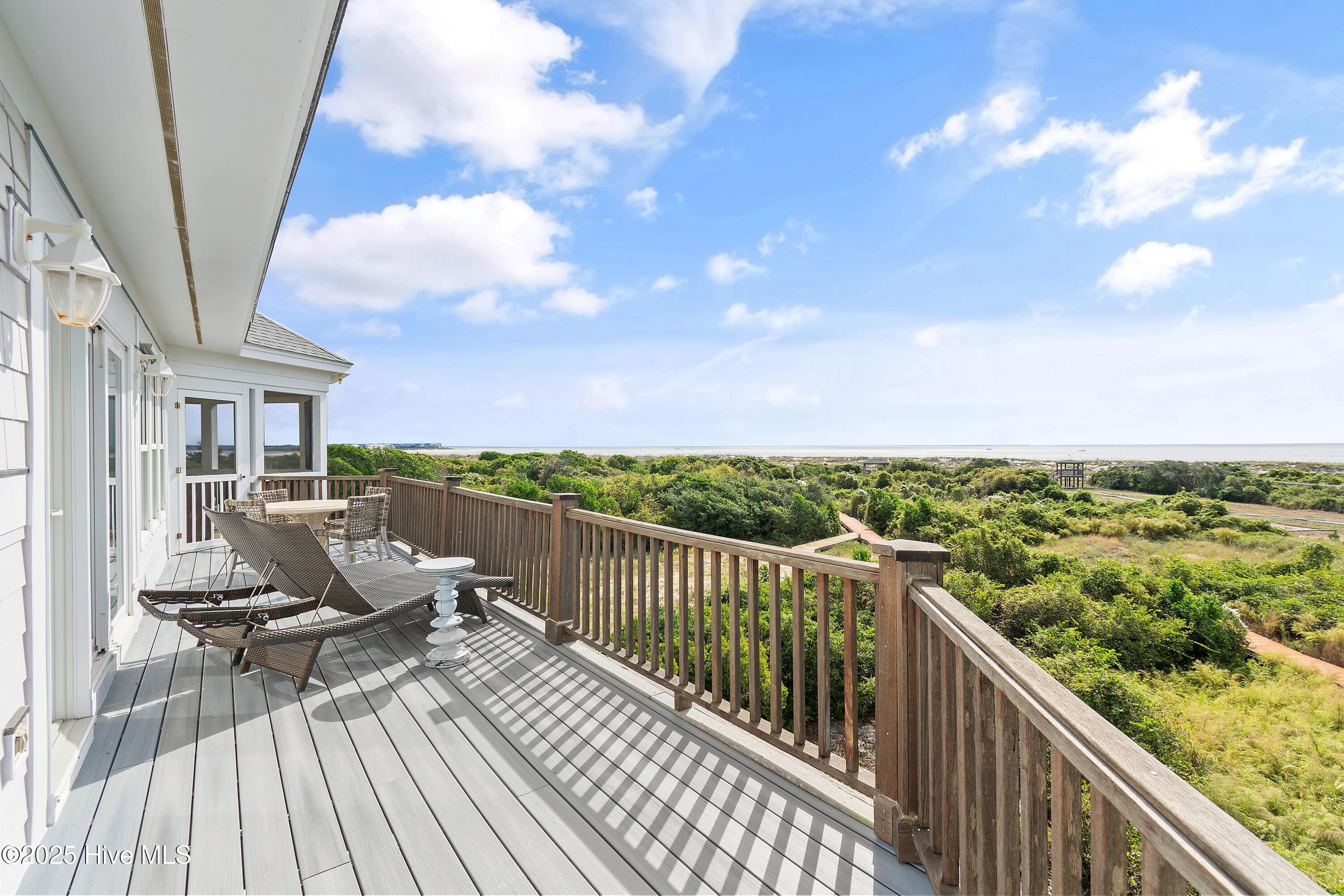 100536702 | Photo 96