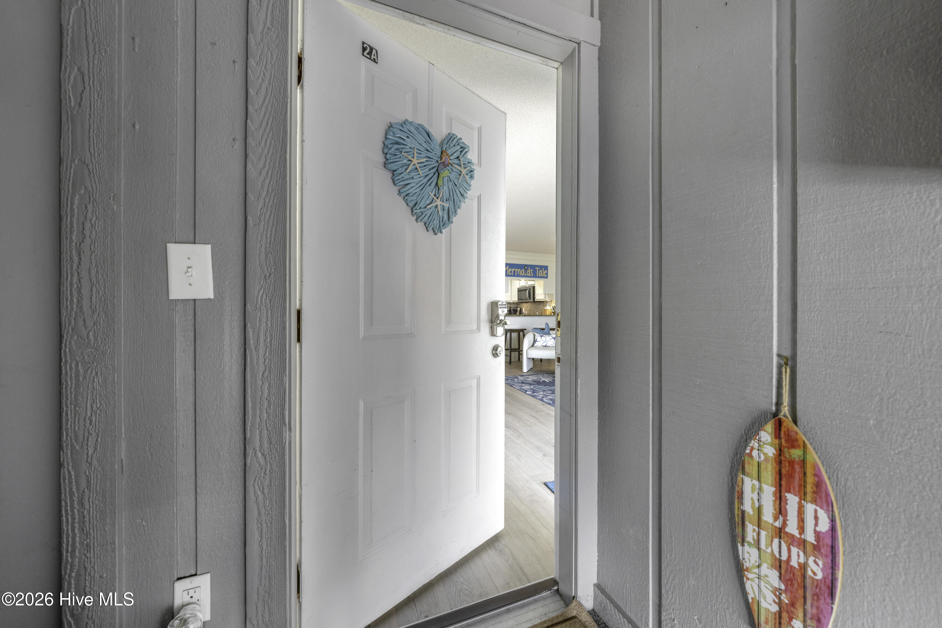 100576494 | Photo 2