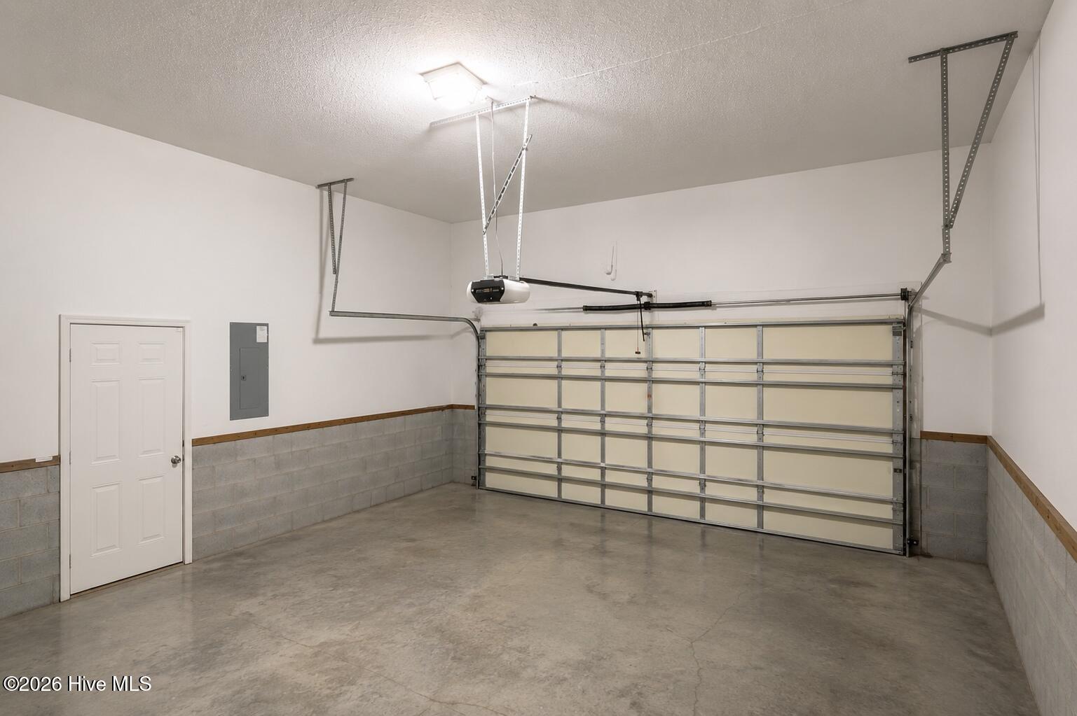 100591523 | Photo 30