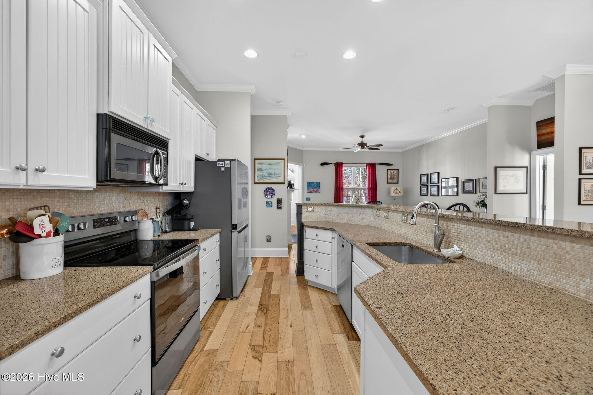 100554717 | Photo 20