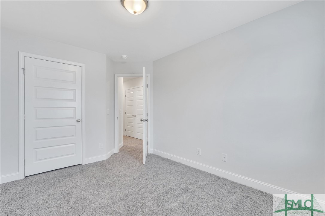 Photo is of another unit and does not represent the design selections in all units.