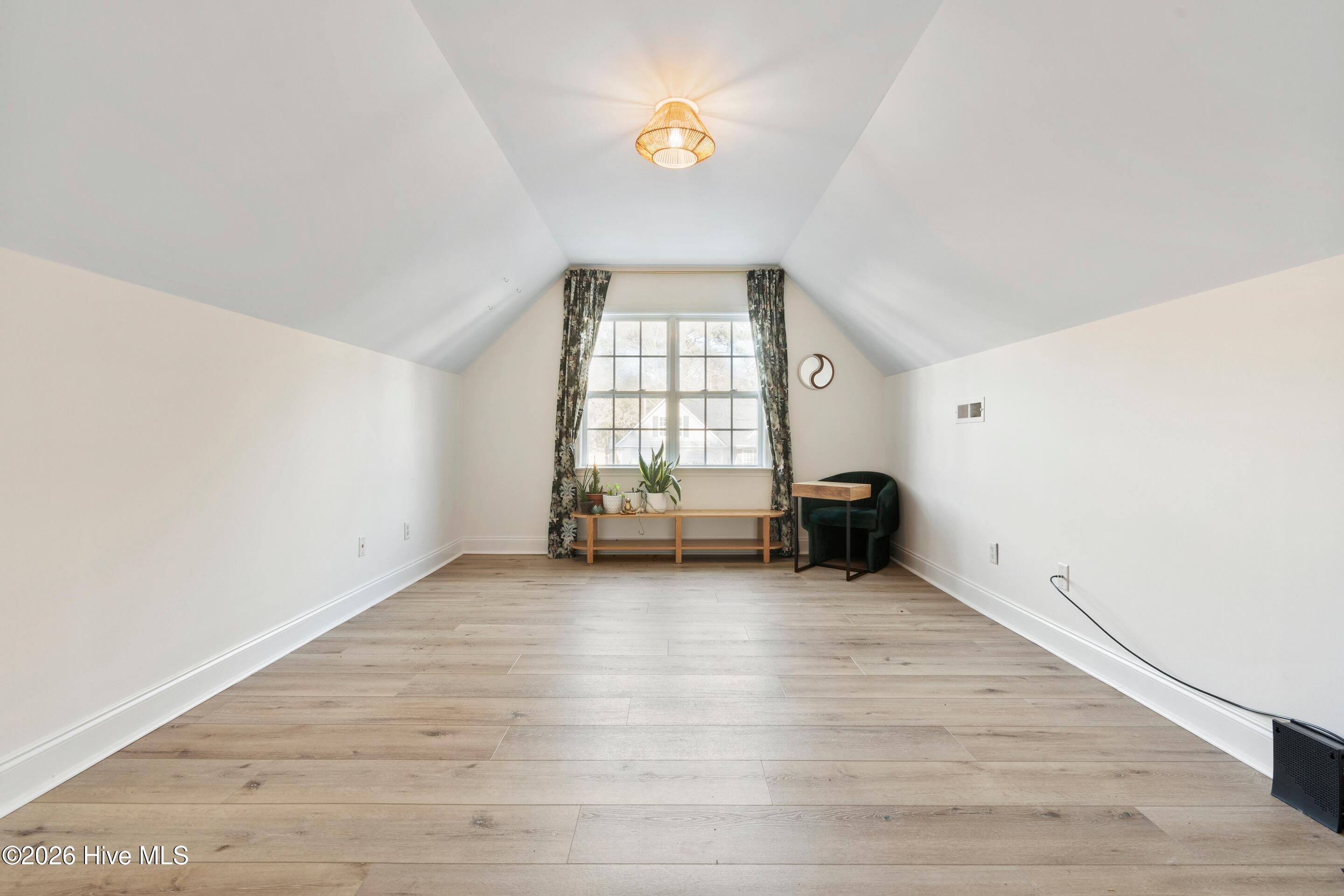 100549655 | Photo 41